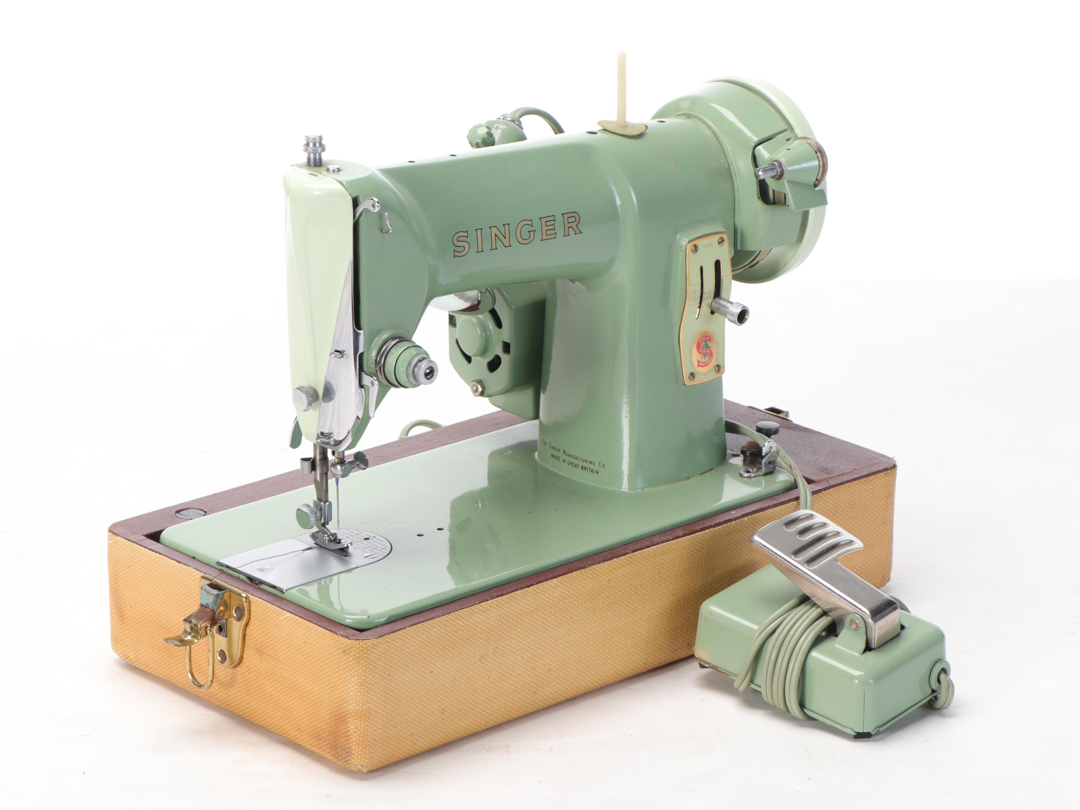 Singer Model 185K Mint Green Enamel Sewing Machine, Mid-20th Century