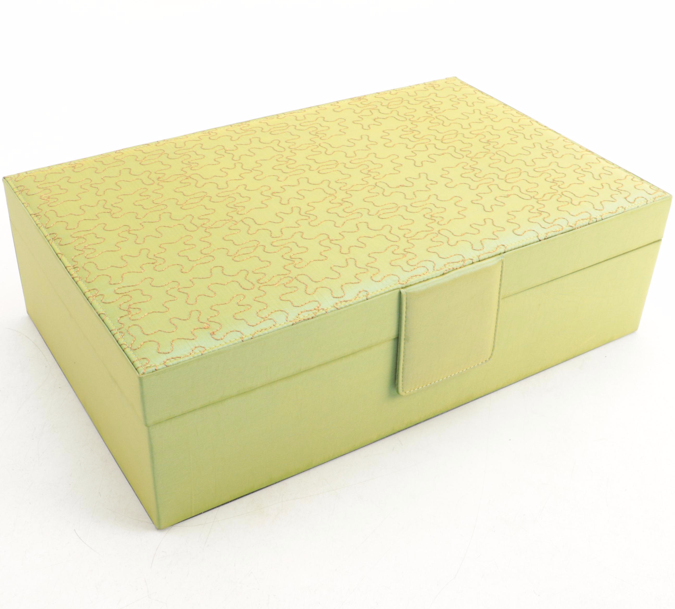 Rowallan of Scotland Peridot Polyester Jewelry Box Set and Train Case