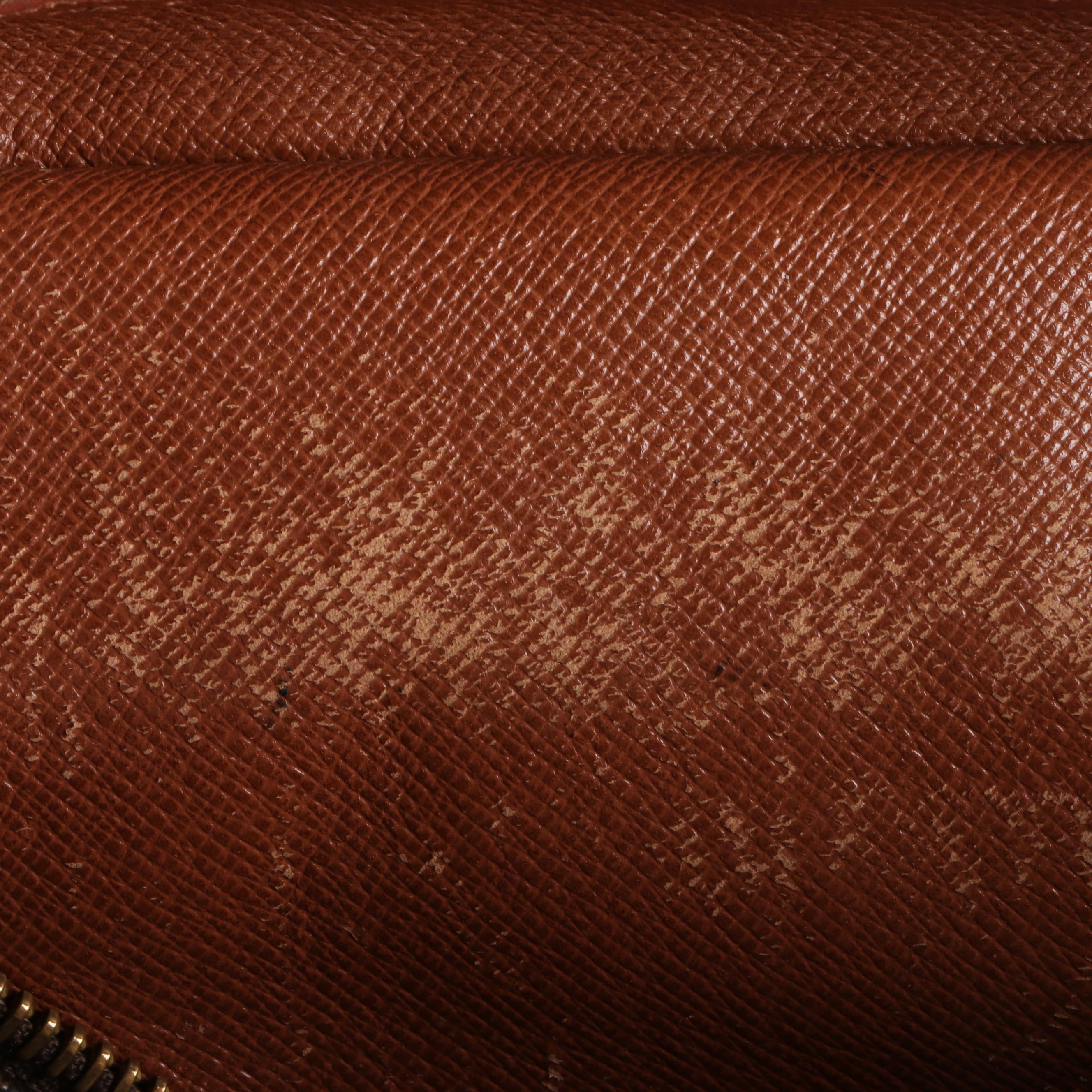 Louis Vuitton Nil Crossbody Bag in Monogram Canvas and Vachetta Leather