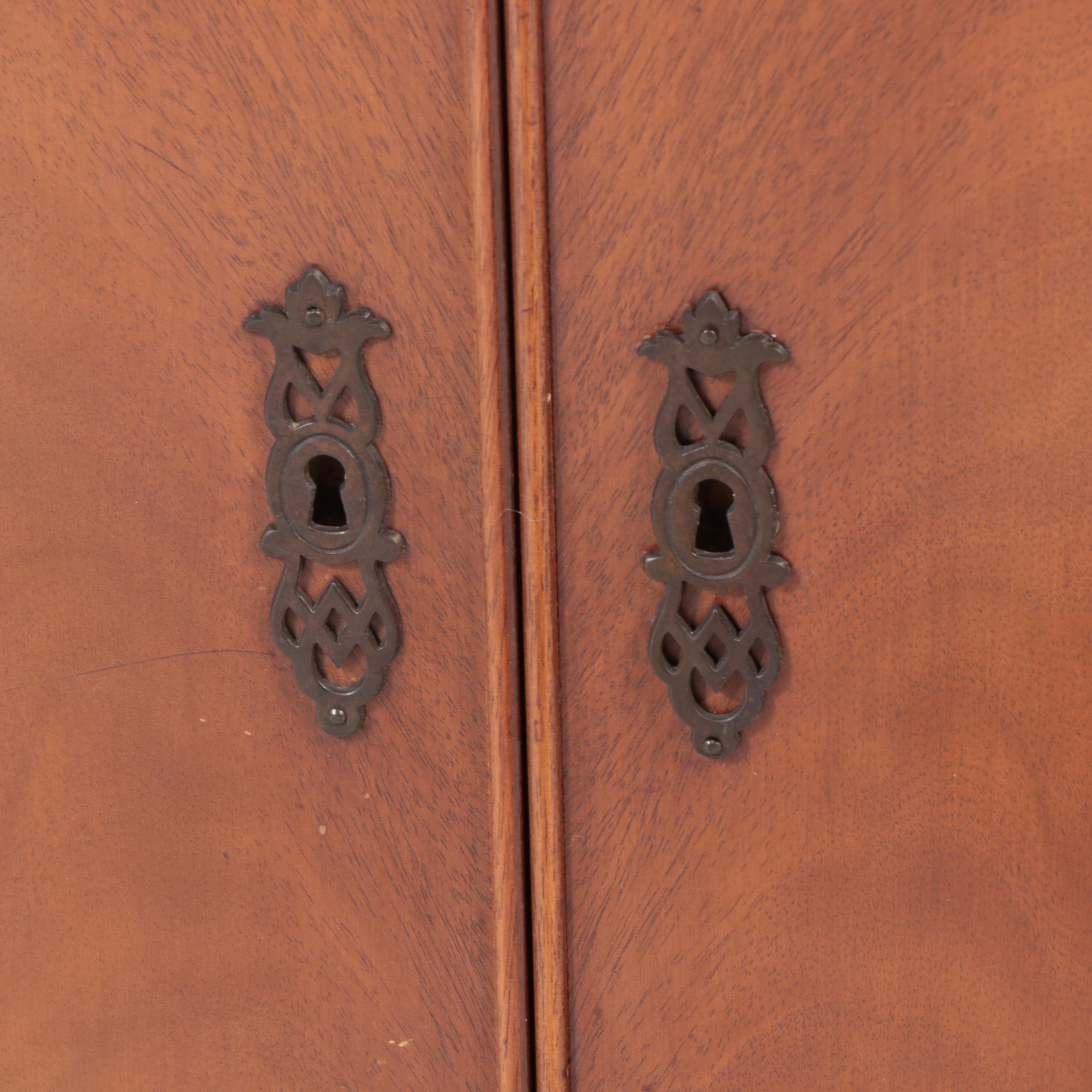 Vintage Magnavox "Georgian" Mahogany Stereo Cabinet with Turntable
