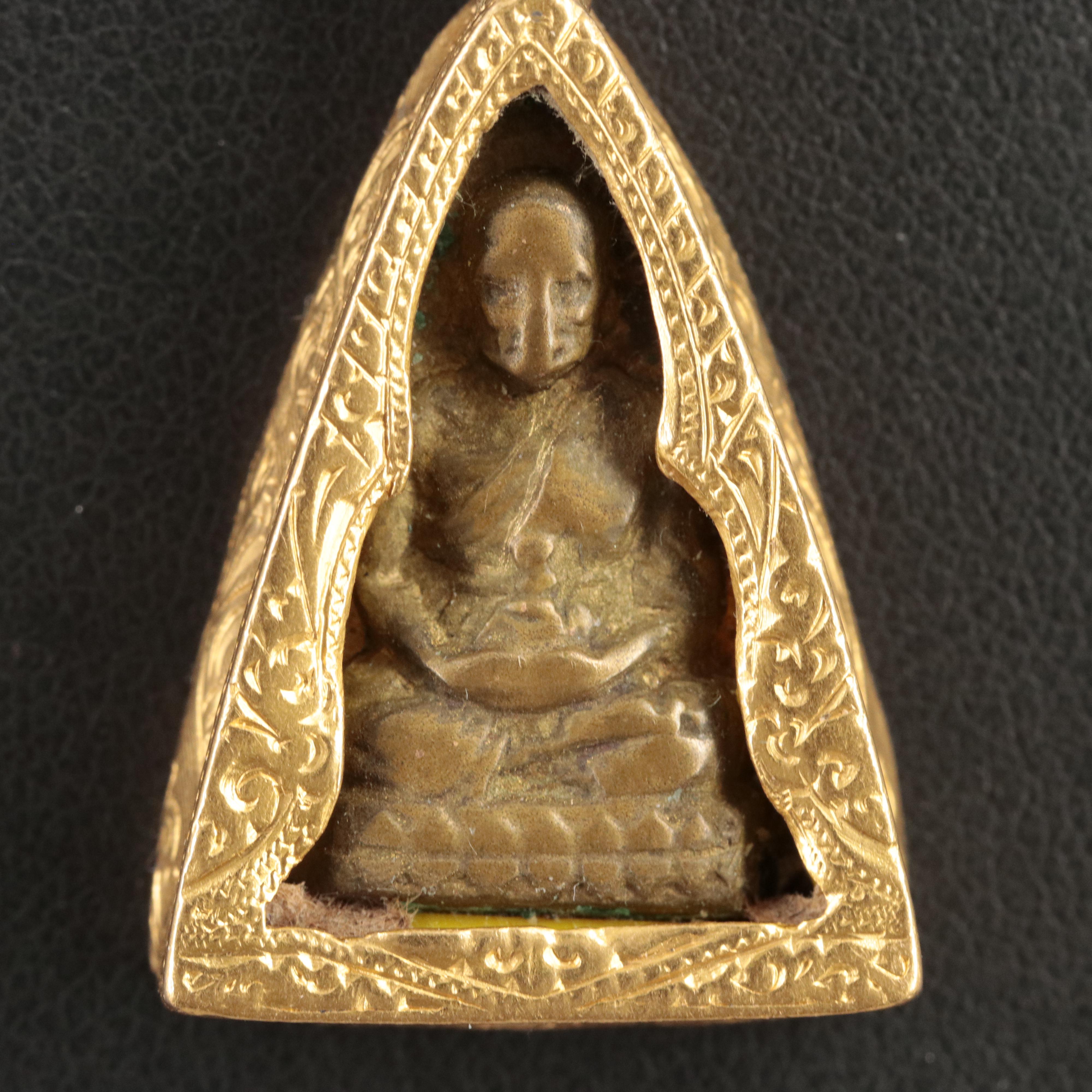 18K Thai Sitting Buddha Amulet with UnoAErre Foxtail Chain Necklace