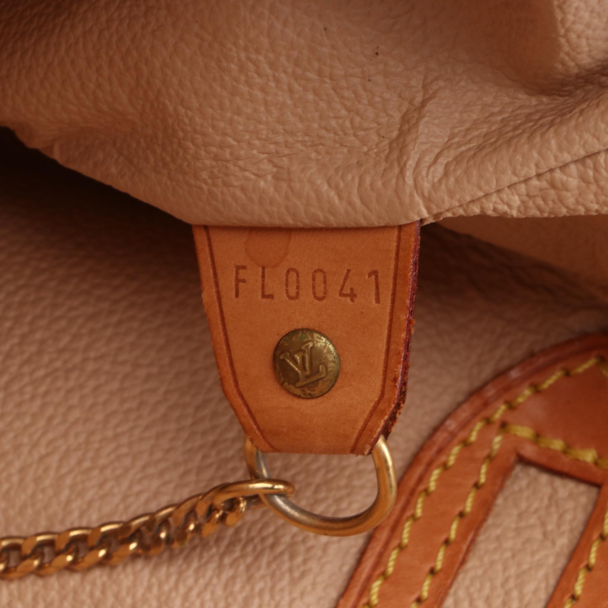 Louis Vuitton Bucket Bag in Monogram Canvas and Vachetta Leather