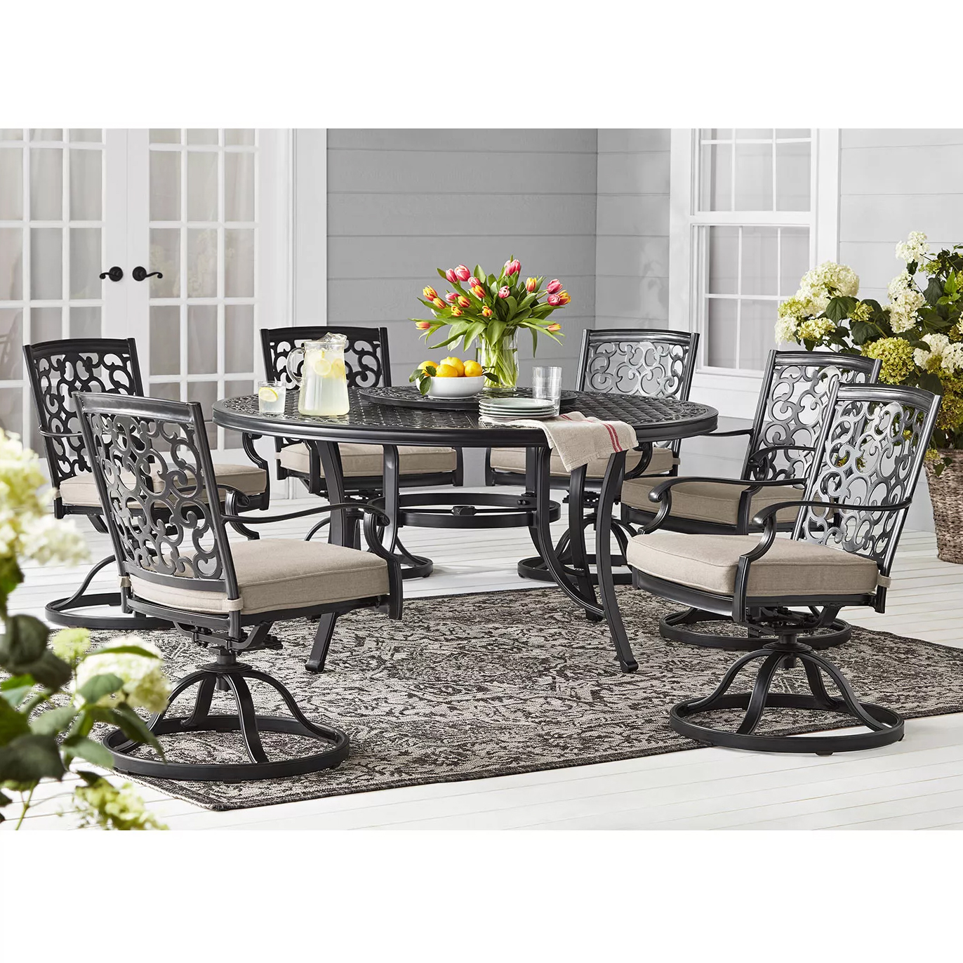 Member's Mark Hastings Eight-Piece Round Patio Dining Set