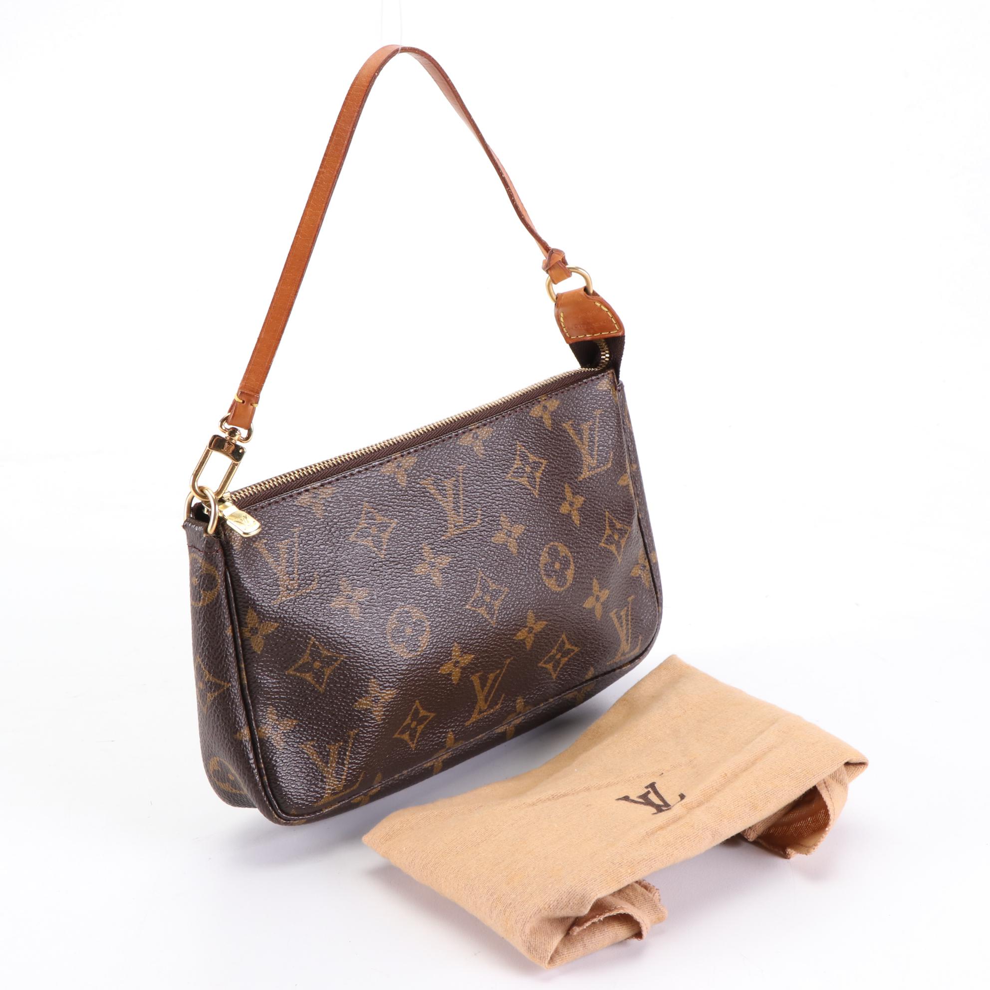 Louis Vuitton Pochette Accessoires in Monogram Canvas