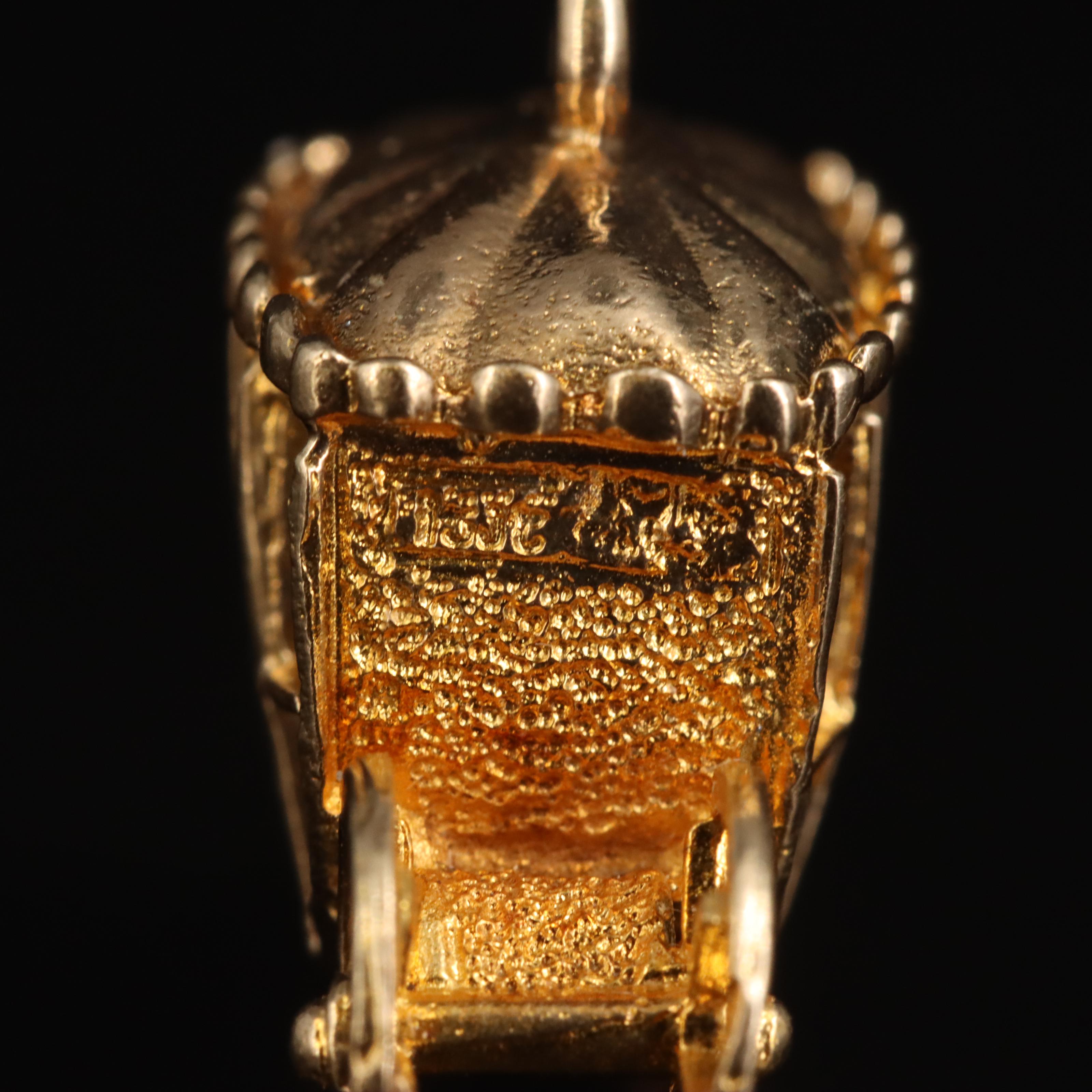 10K Carriage Coach Charm