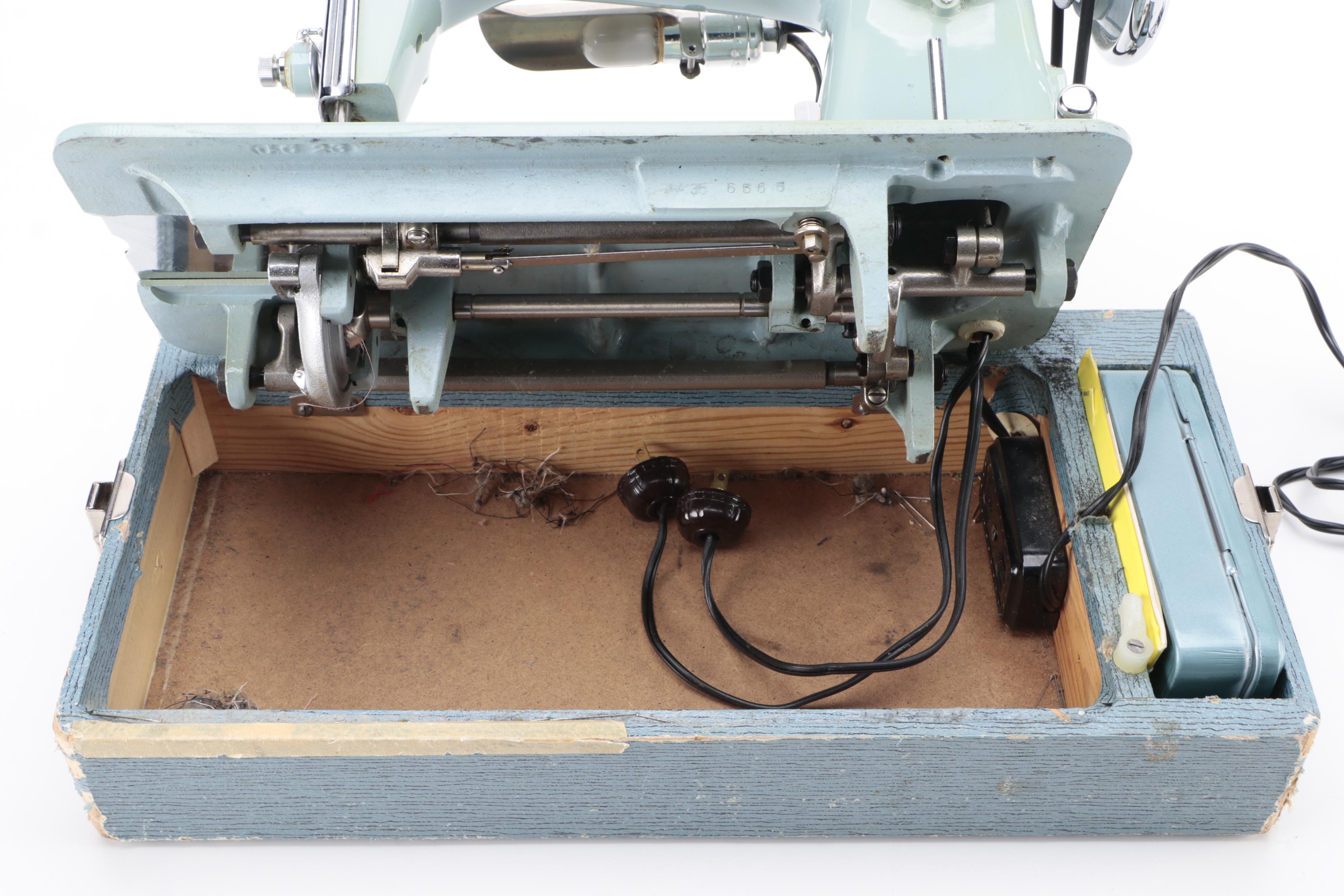 Brant De Luxe Precision Sewing Machine with Accessories, Mid-Late 20th Century