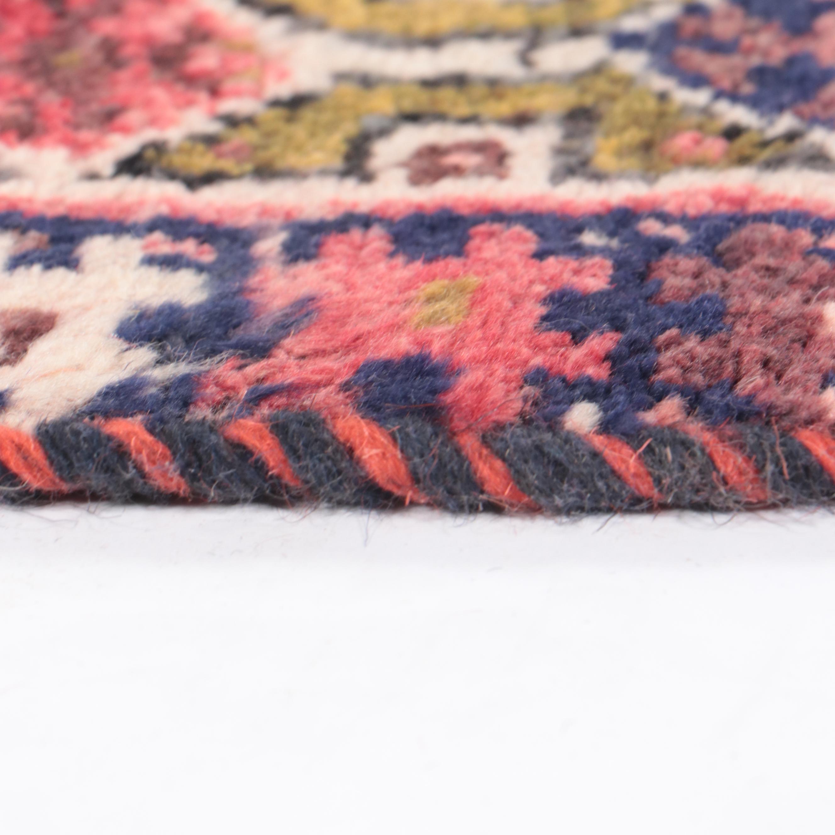 4'6 x 6'8 Hand-Knotted Persian Shiraz Area Rug