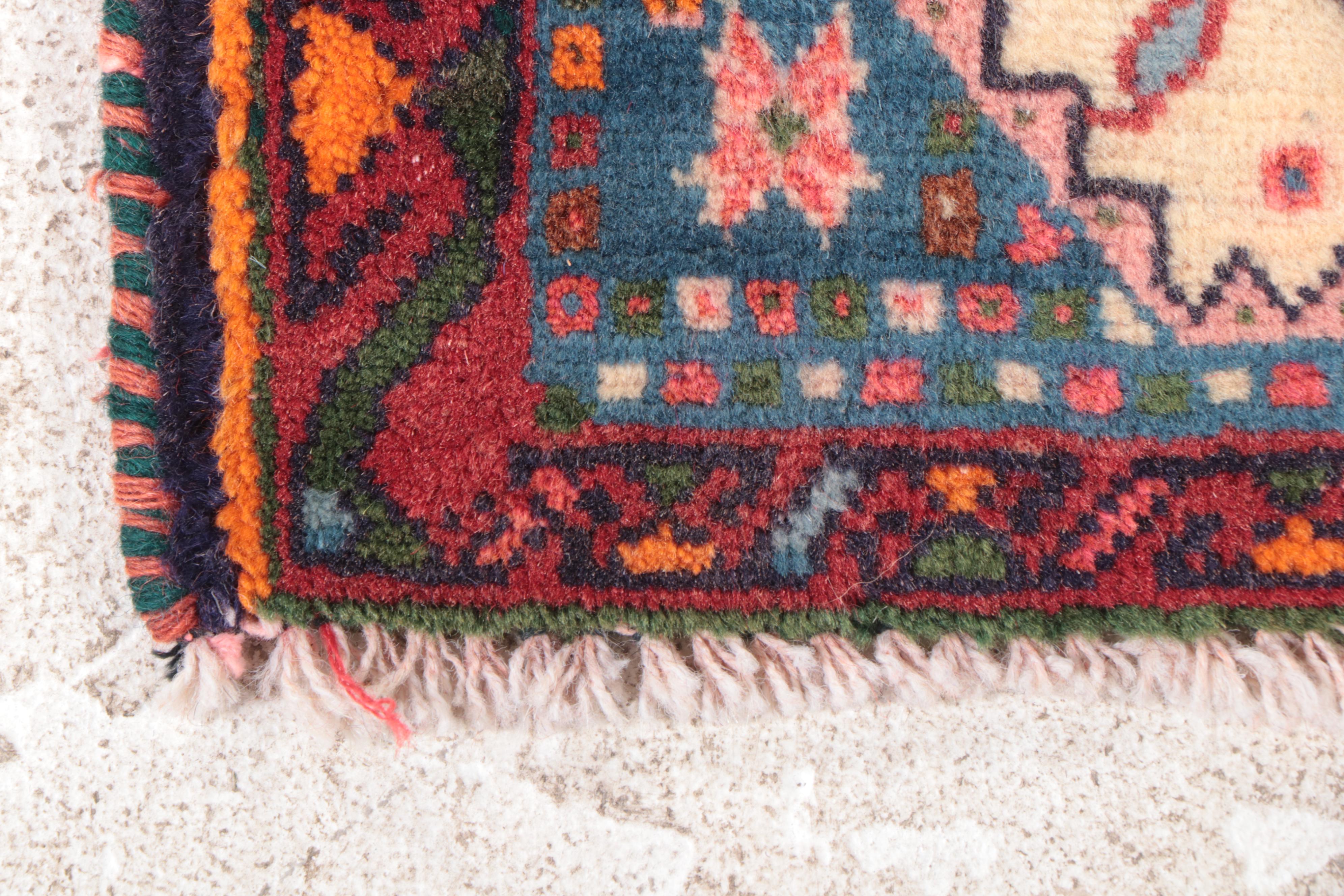 1'10 x 2'10 Hand-Knotted Persian Qashqai Pictorial Floor Mat