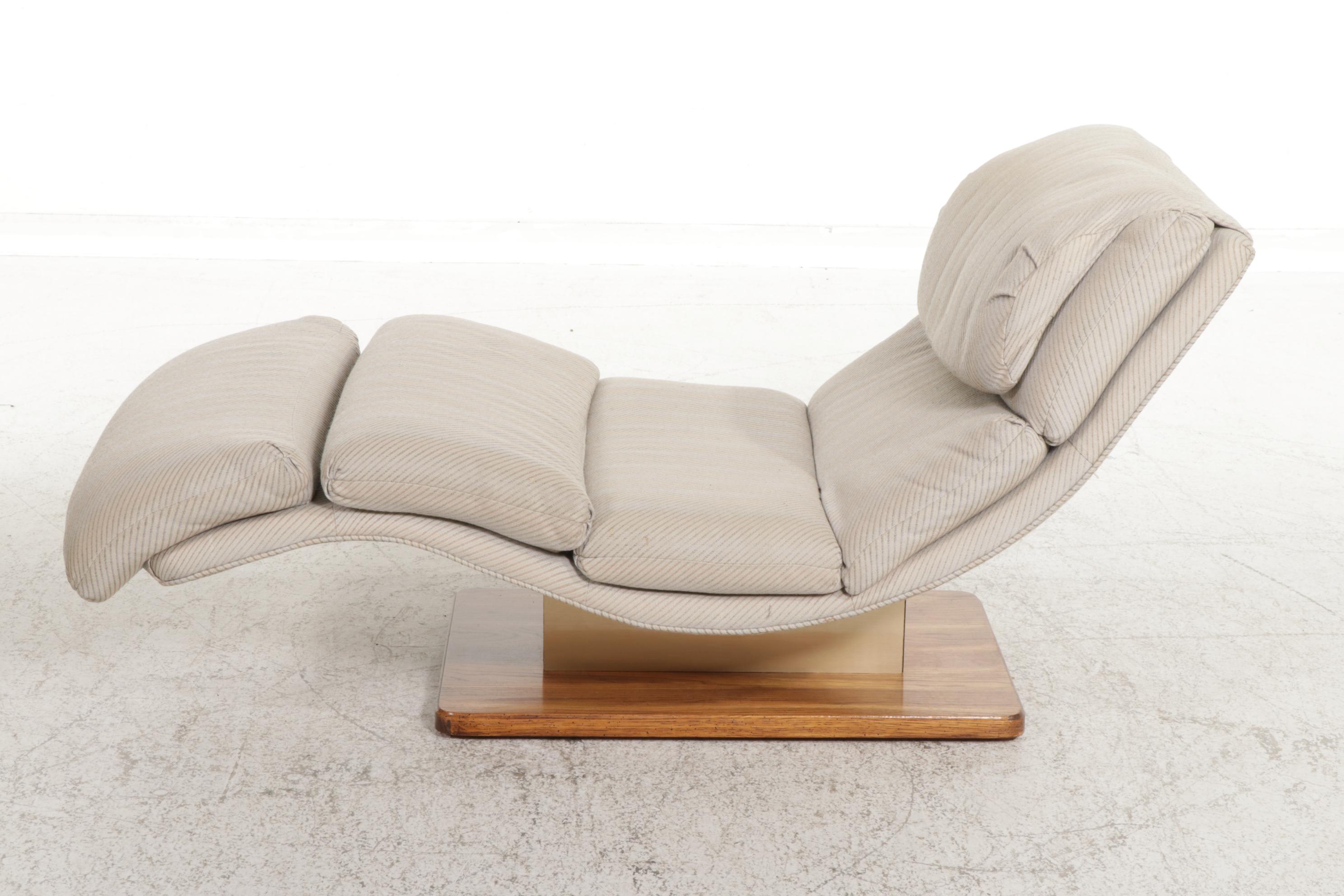 Modernist Fabric-Upholstered Chaise Lounge on Block Pedestal Platform Base