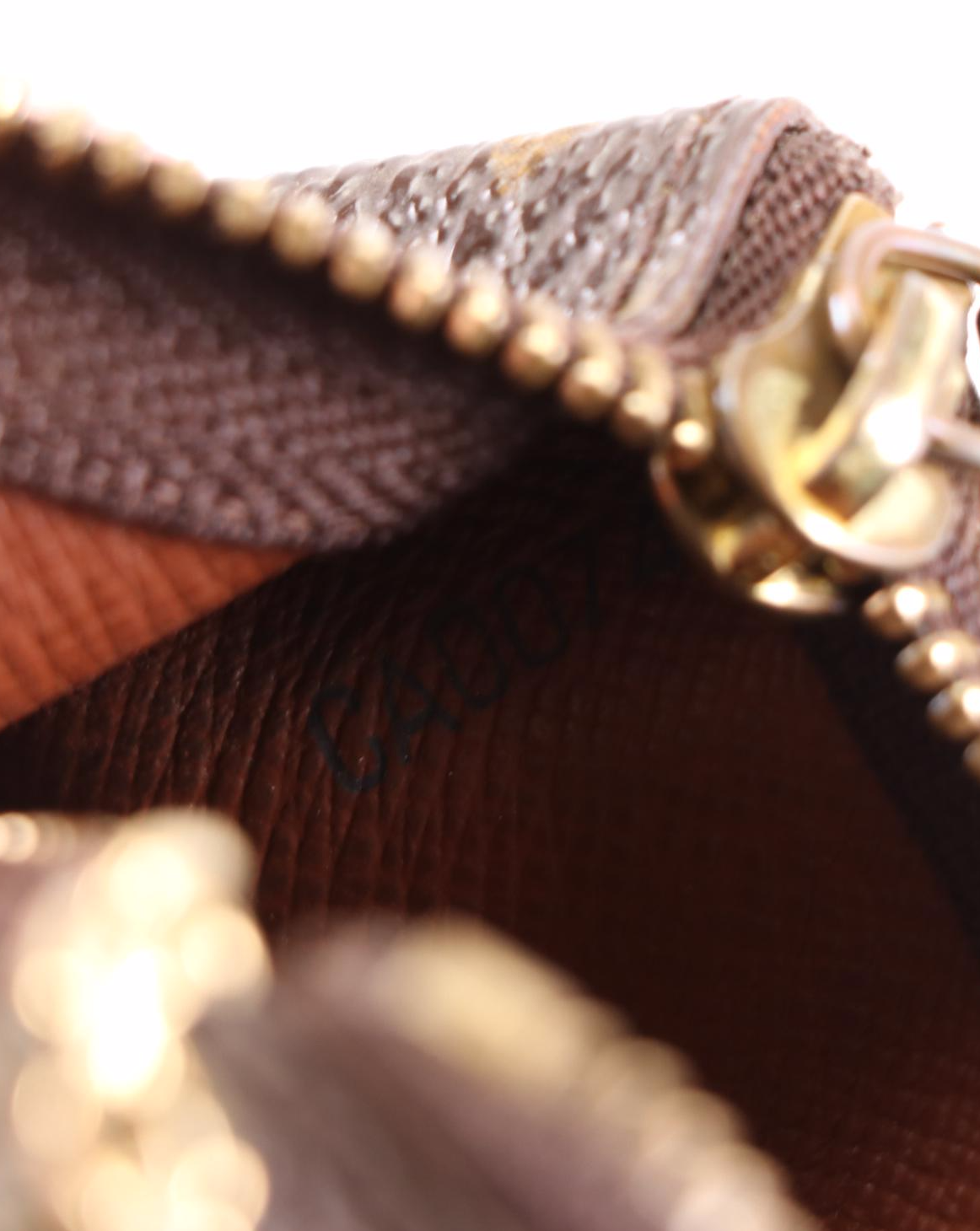 Louis Vuitton Key/Coin Pochette in Monogram Canvas