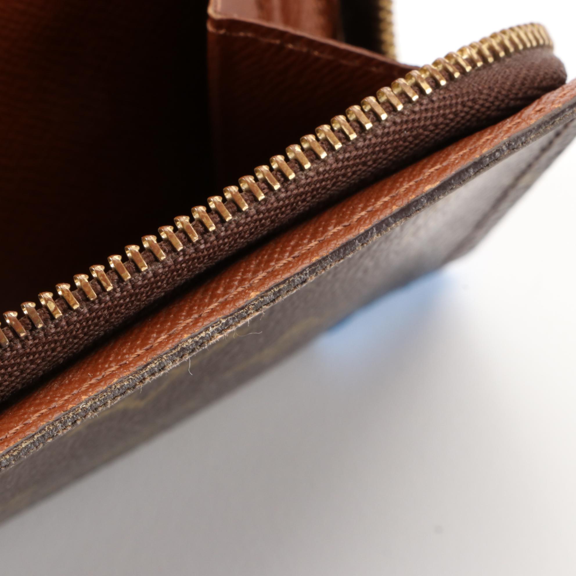 Louis Vuitton Zippy Compact Wallet in Monogram Canvas