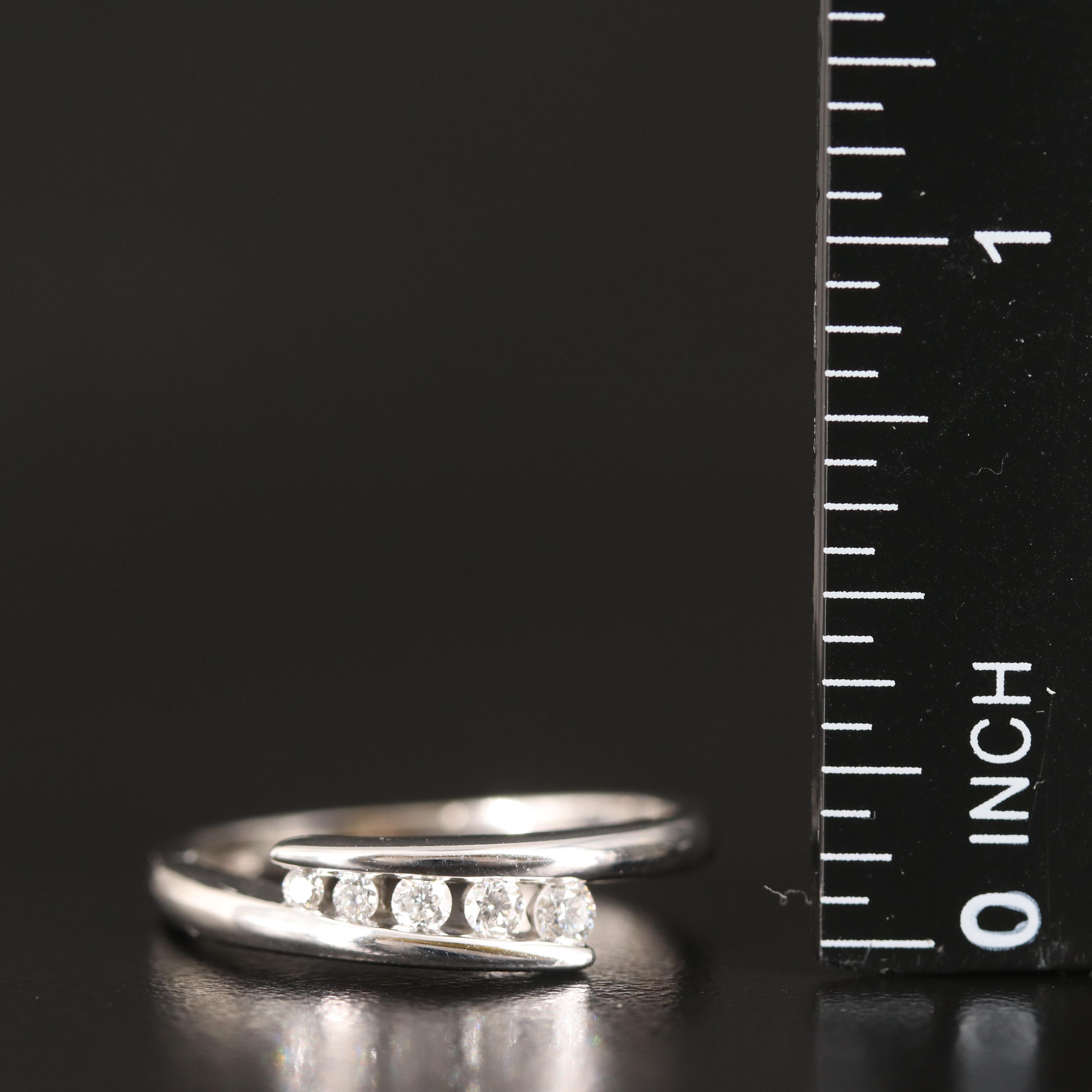 10K 0.18 CTW Diamond Journey Ring