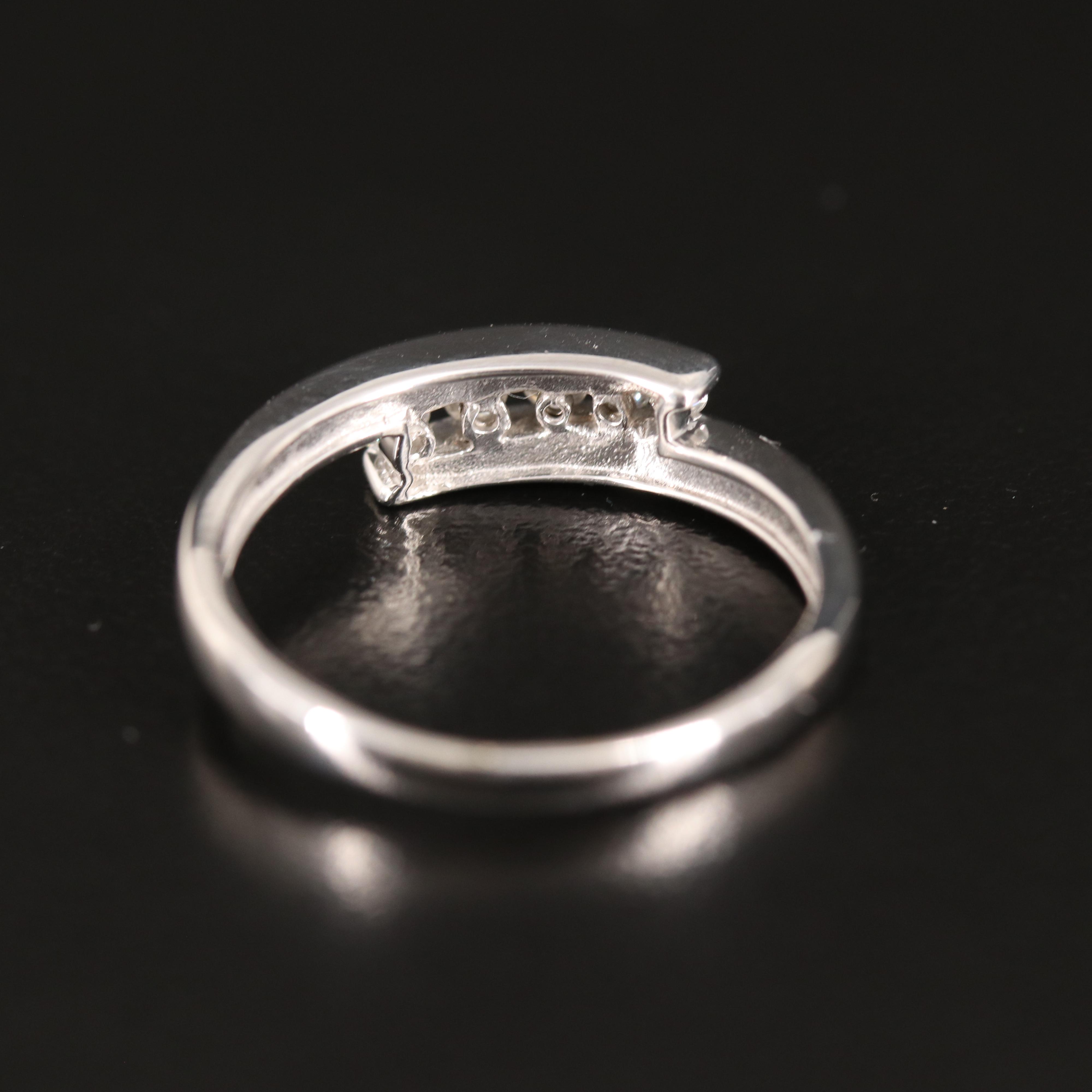 10K 0.18 CTW Diamond Journey Ring