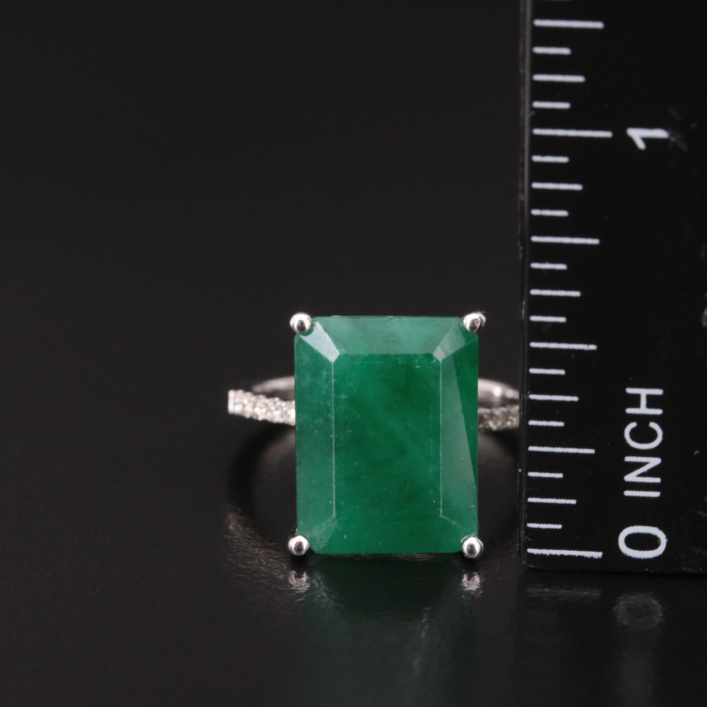 14K 7.62 CT Emerald Ring with Diamond Shoulders