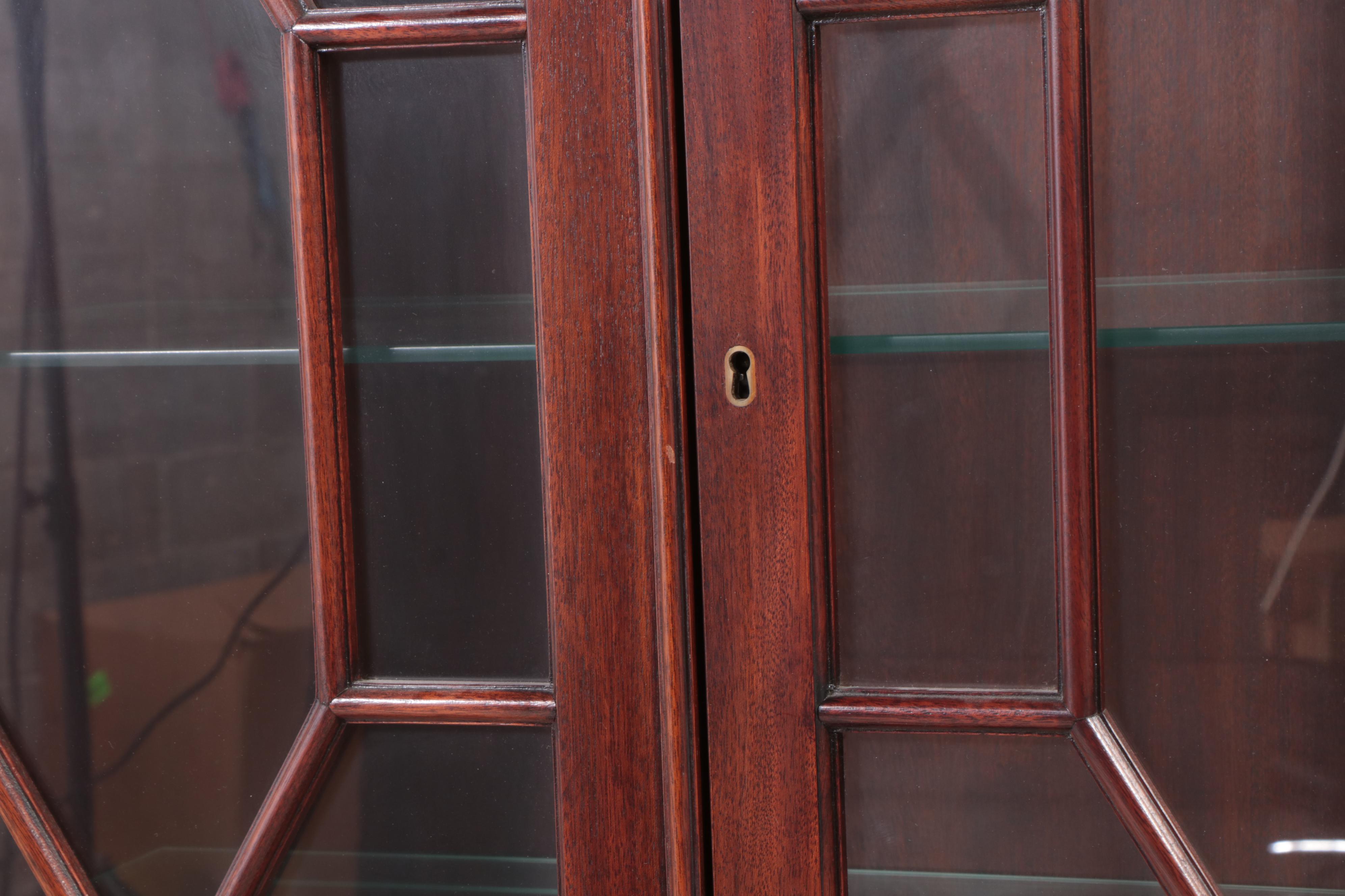 Henkel-Harris "Virginia Galleries" Mahogany Breakfront China Cabinet, dated 1987