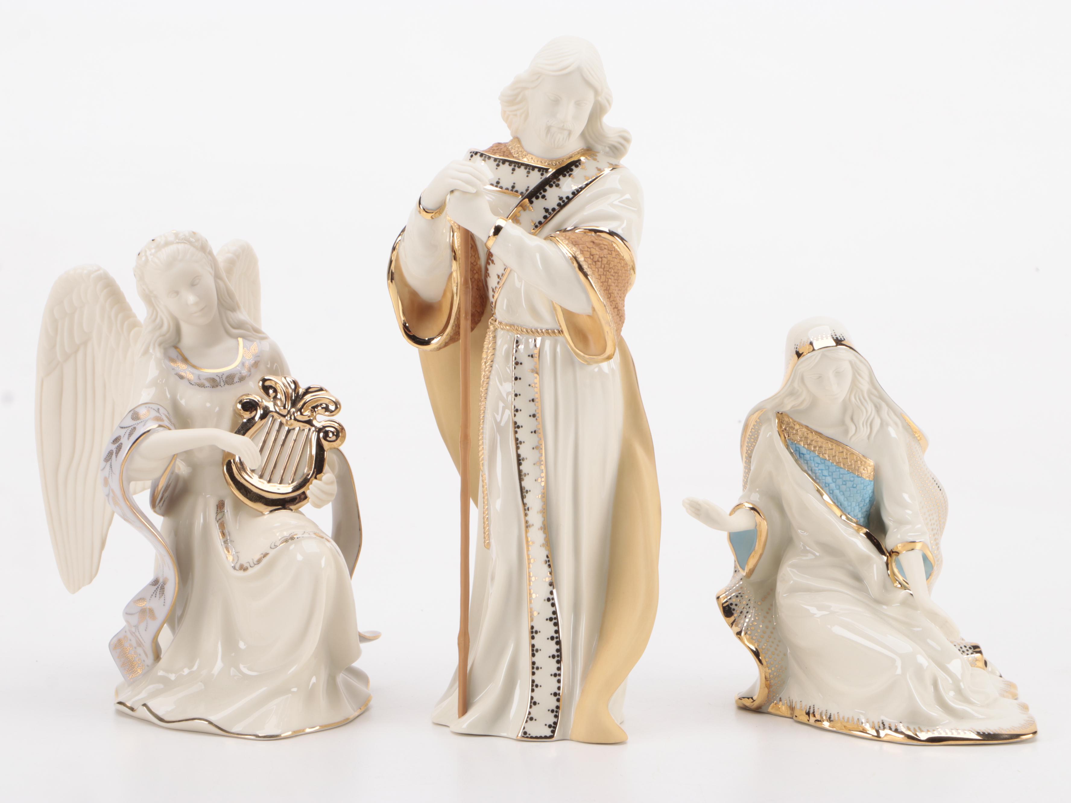 Bongenre "Clarissa's Sea and Sun" Melamine Dinnerware with Wood Trays