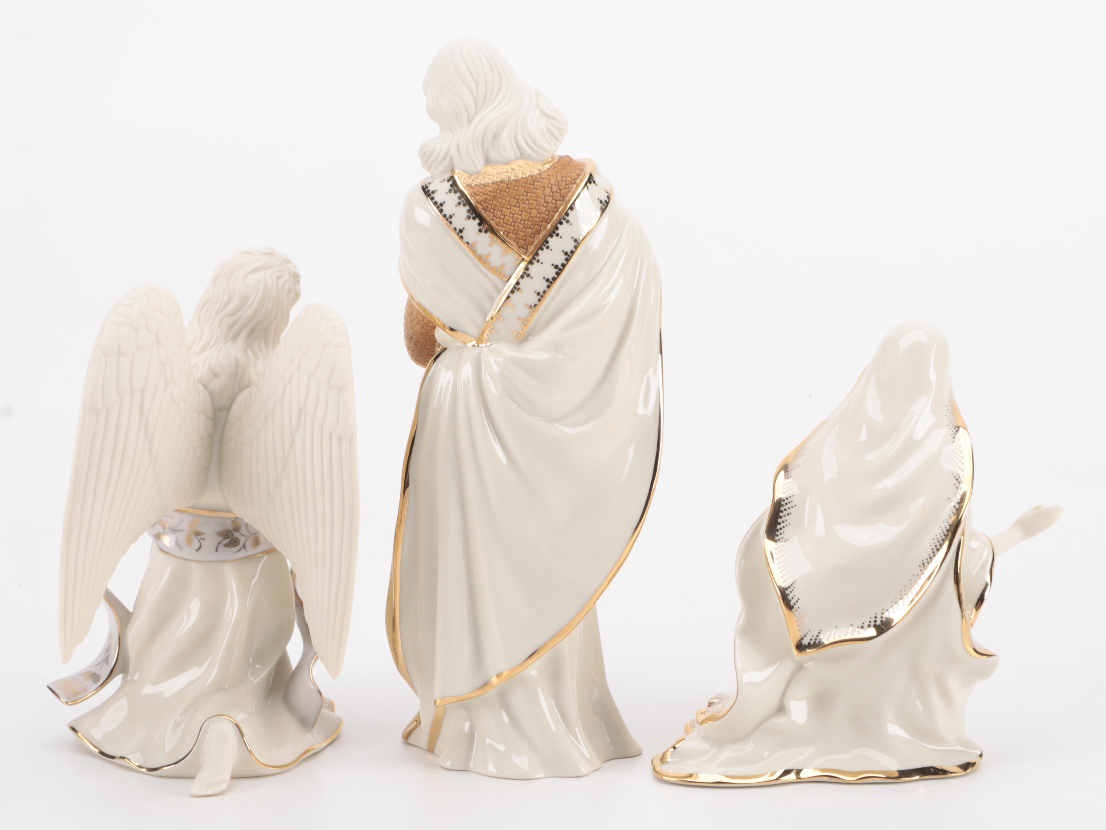 Bongenre "Clarissa's Sea and Sun" Melamine Dinnerware with Wood Trays