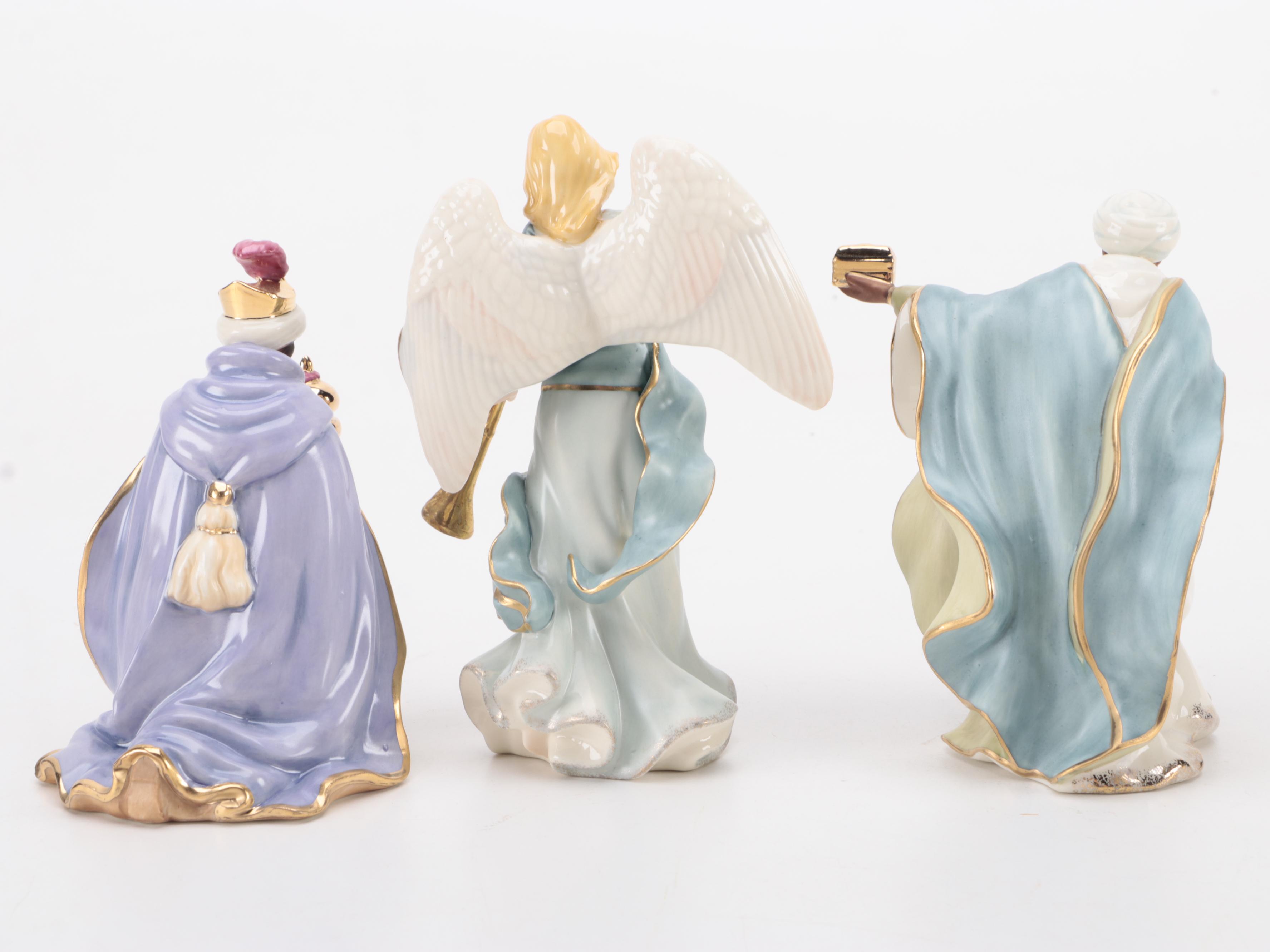 Bongenre "Clarissa's Sea and Sun" Melamine Dinnerware with Wood Trays