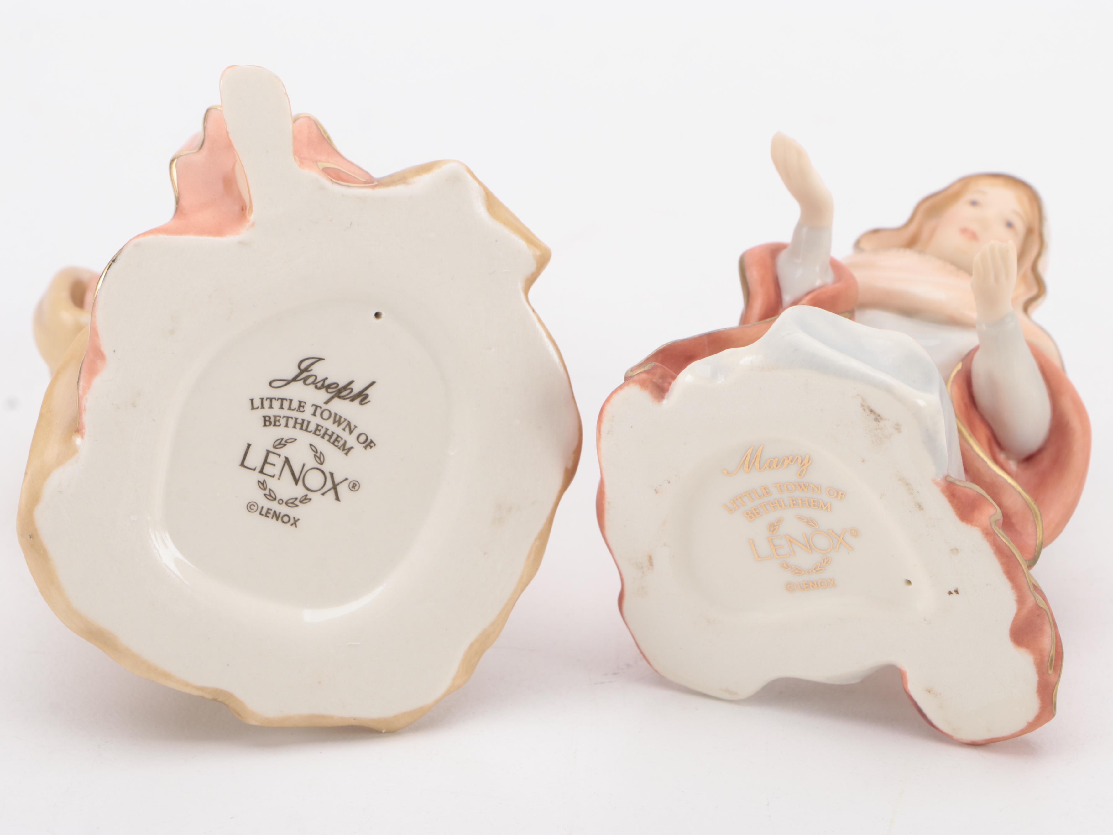 Bongenre "Clarissa's Sea and Sun" Melamine Dinnerware with Wood Trays