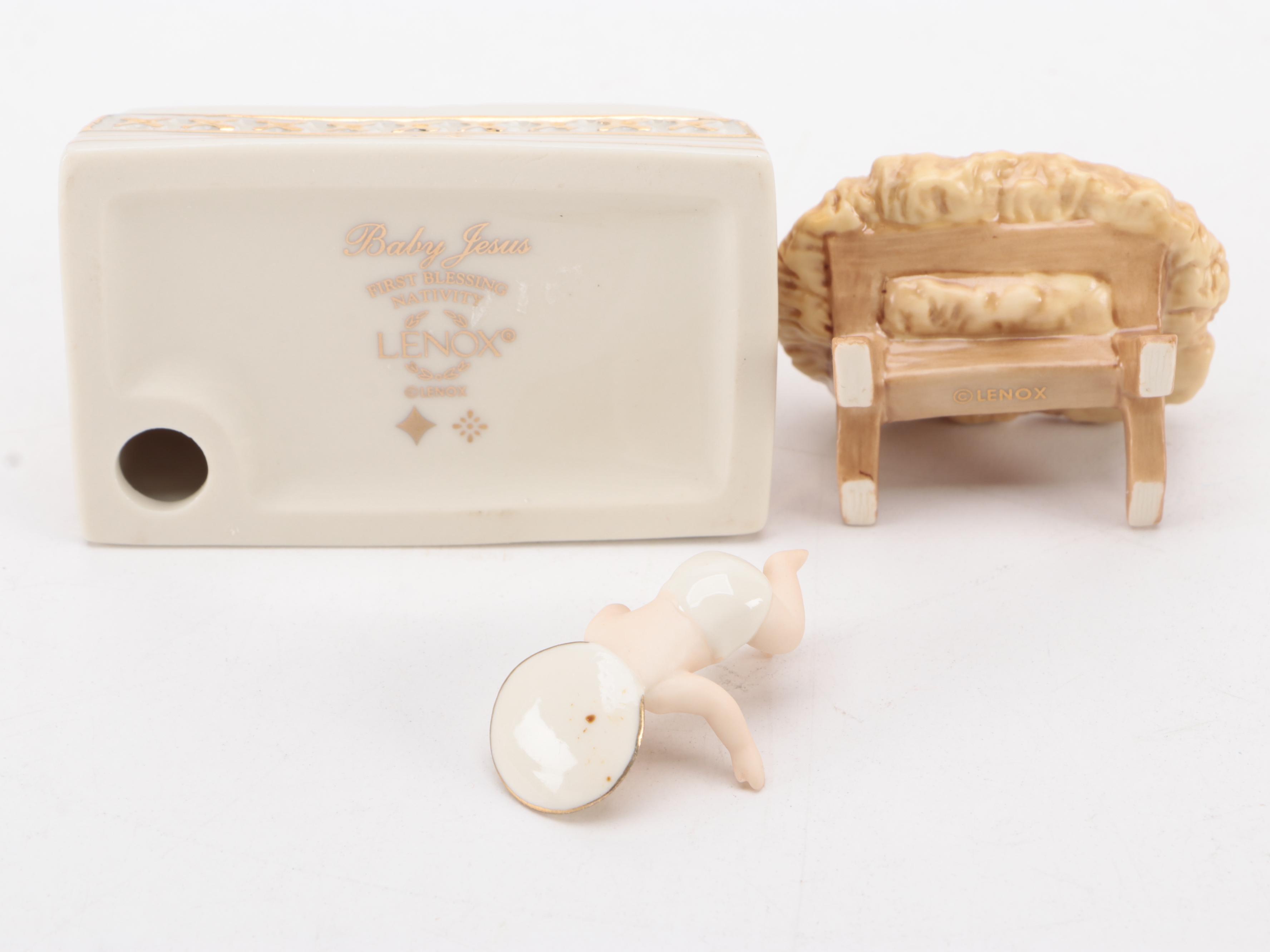 Bongenre "Clarissa's Sea and Sun" Melamine Dinnerware with Wood Trays