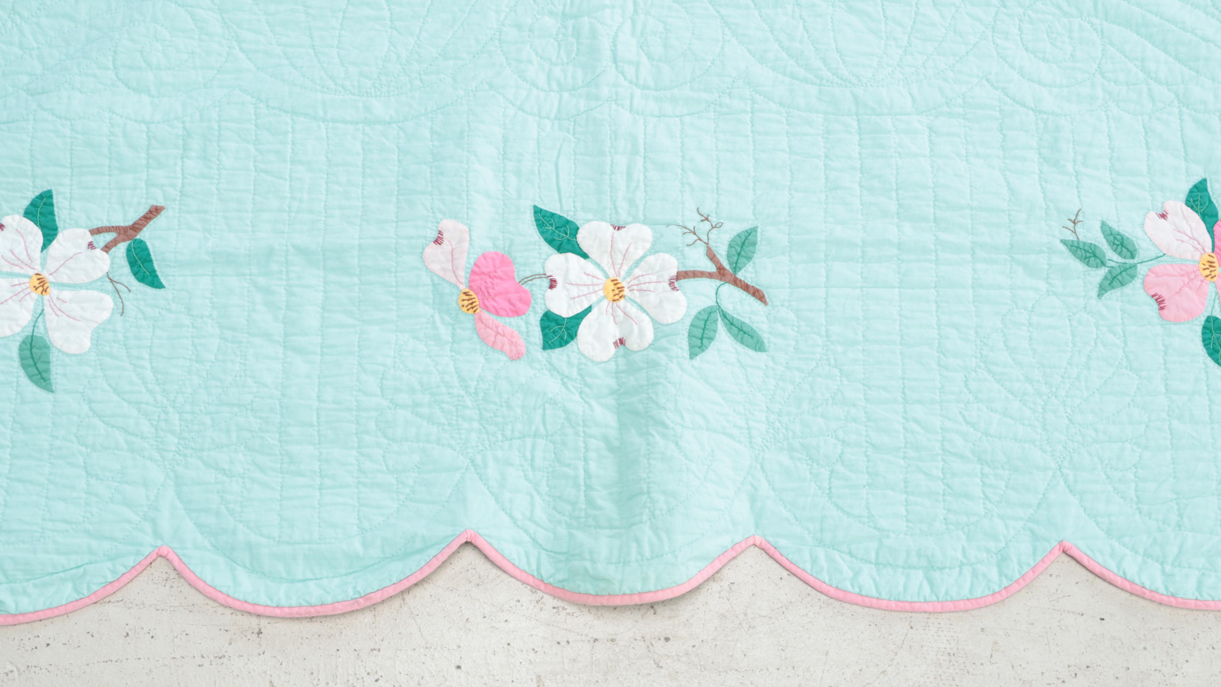 Handmade Dogwood Blossom Appliqué Quilt, Mid to Late 20th Century