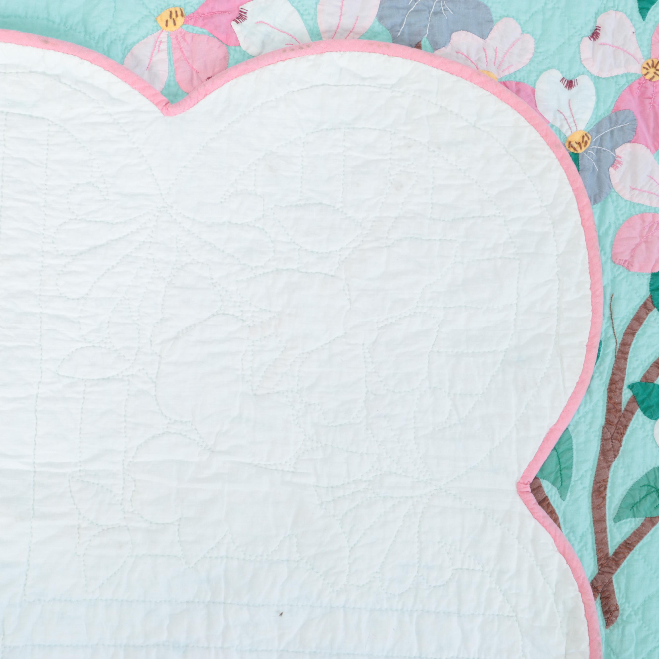 Handmade Dogwood Blossom Appliqué Quilt, Mid to Late 20th Century