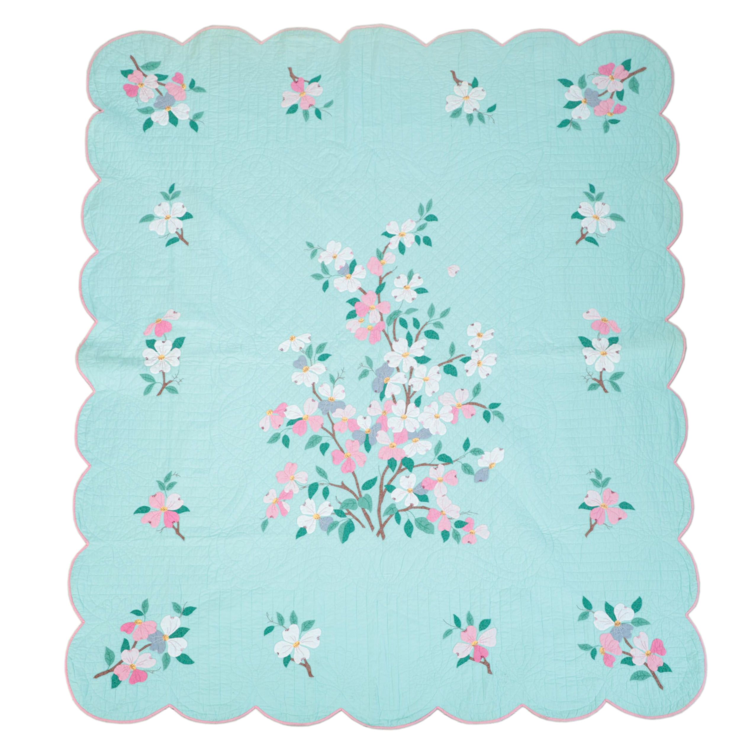 Handmade Dogwood Blossom Appliqué Quilt, Mid to Late 20th Century