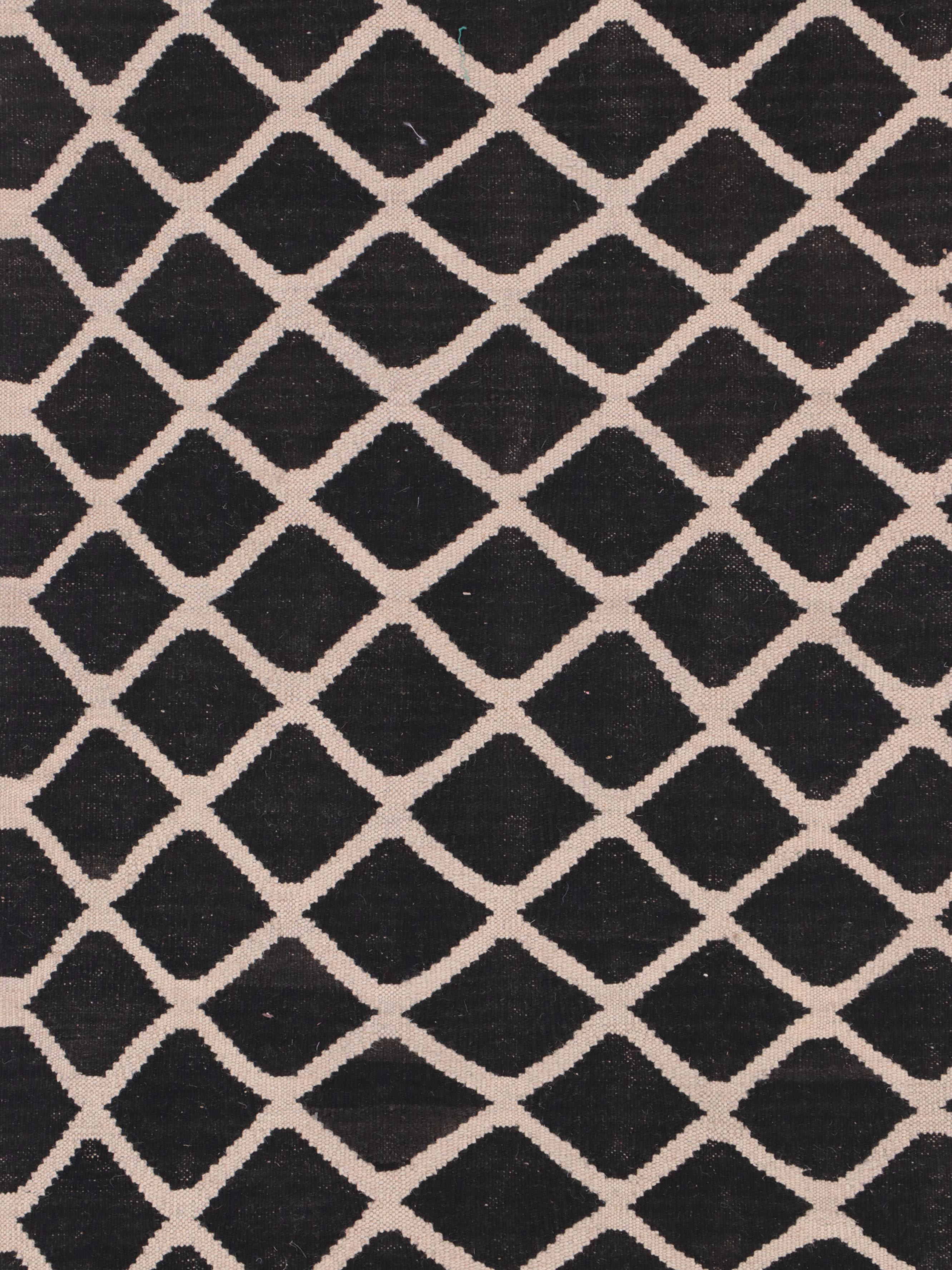 2'6 x 16'4 Handwoven Pakistani Kilim Carpet Runner