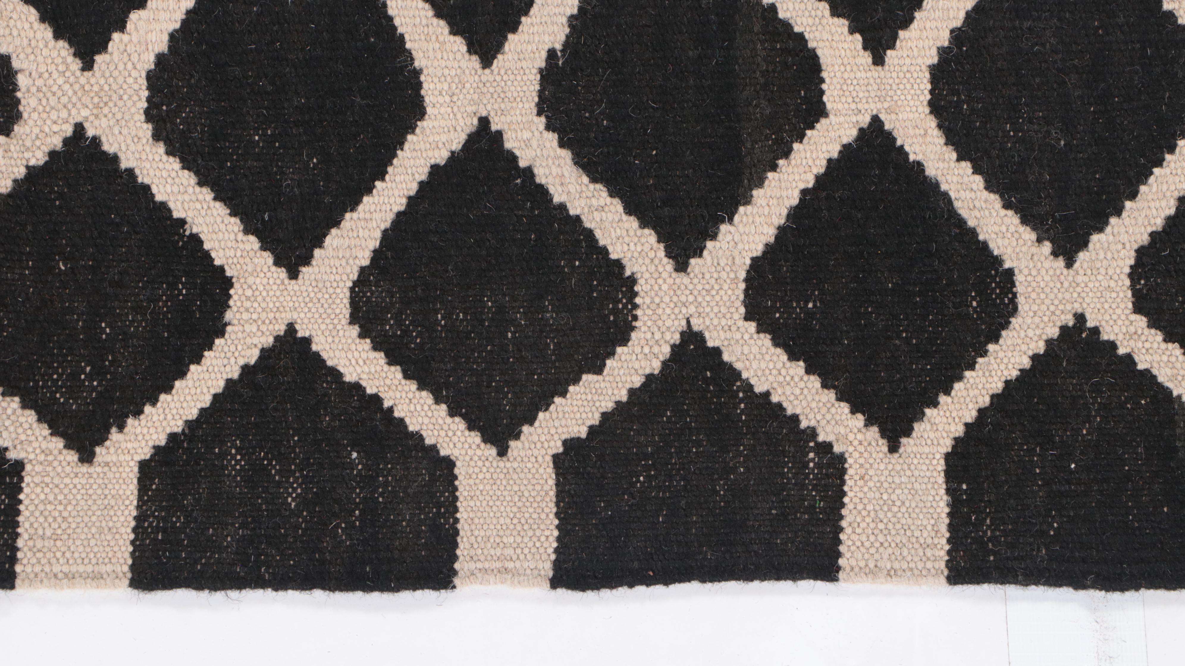 2'6 x 16'4 Handwoven Pakistani Kilim Carpet Runner