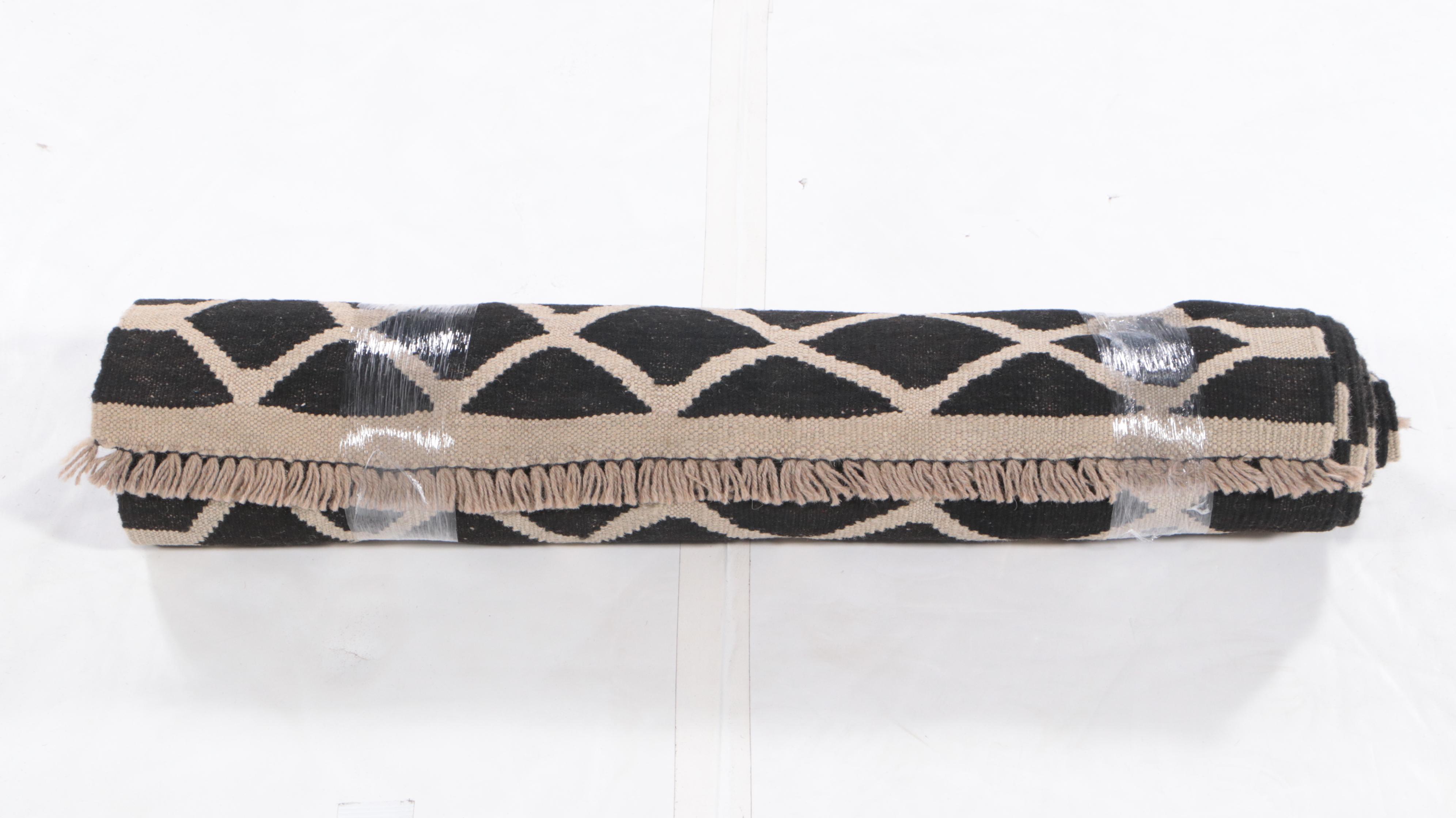 2'6 x 16'4 Handwoven Pakistani Kilim Carpet Runner