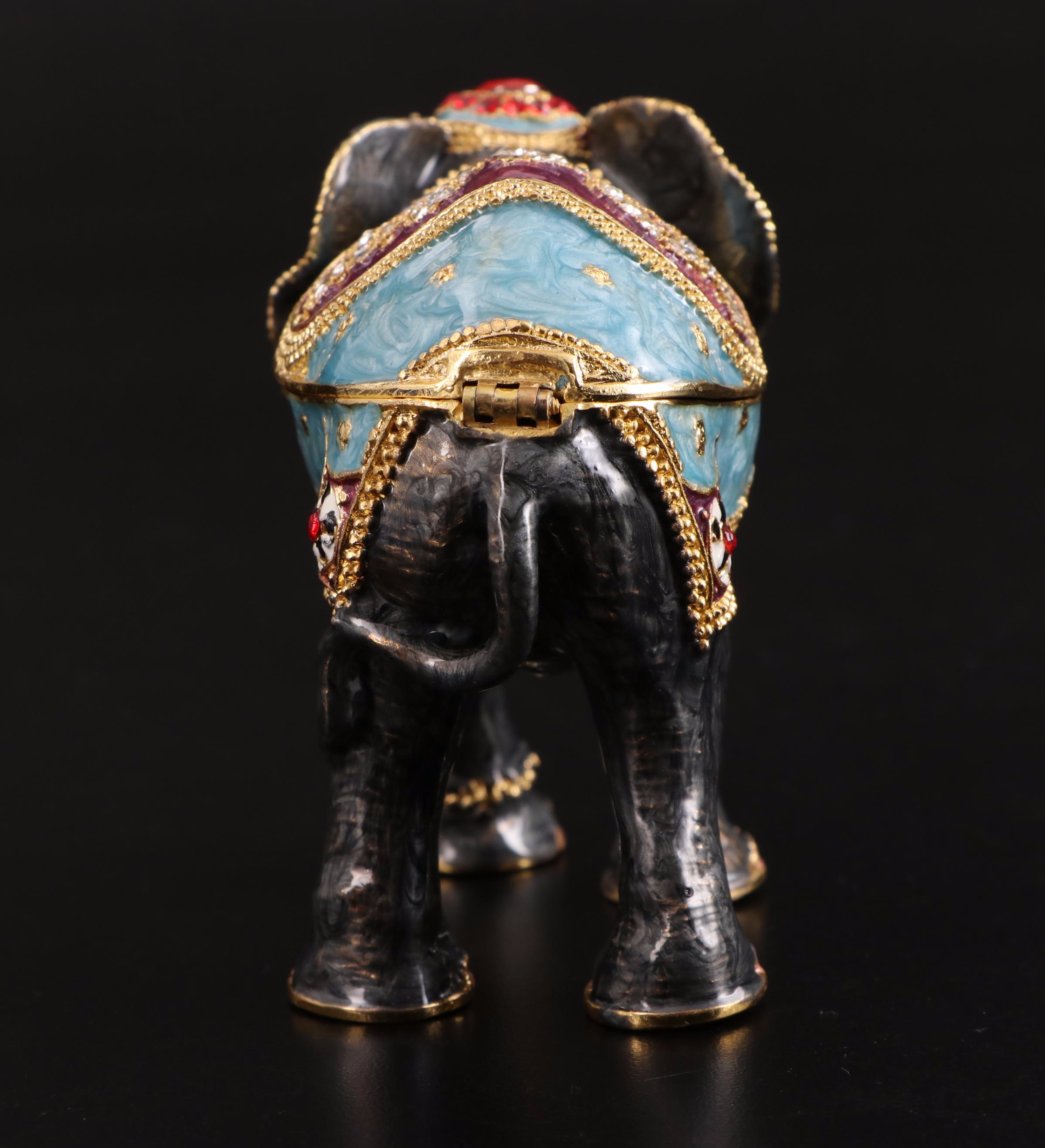 Glass Baron and Jere Elephant Figurine and Trinket Box with Necklace
