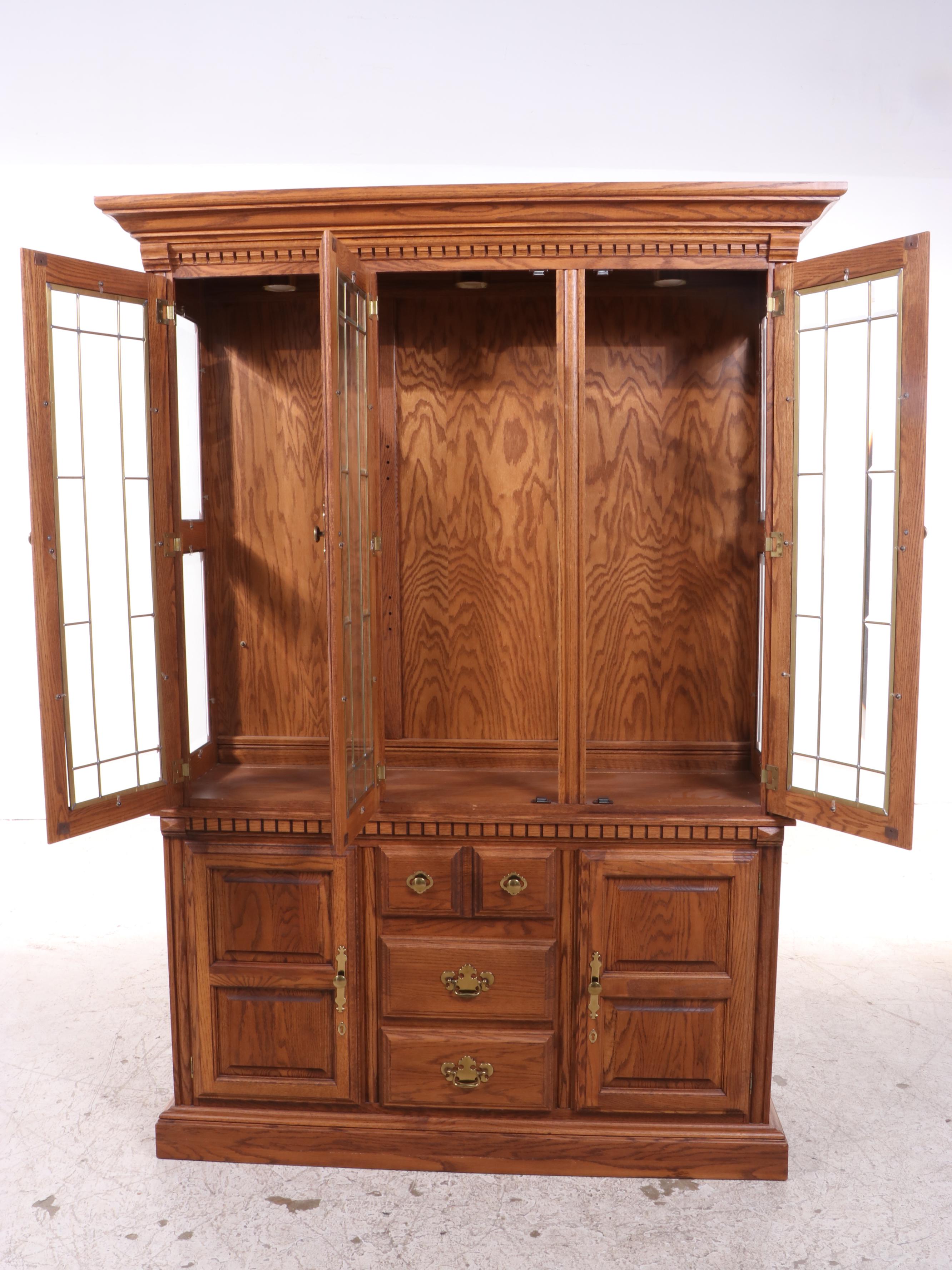 American Colonial Style Oak China Cabinet/Buffet