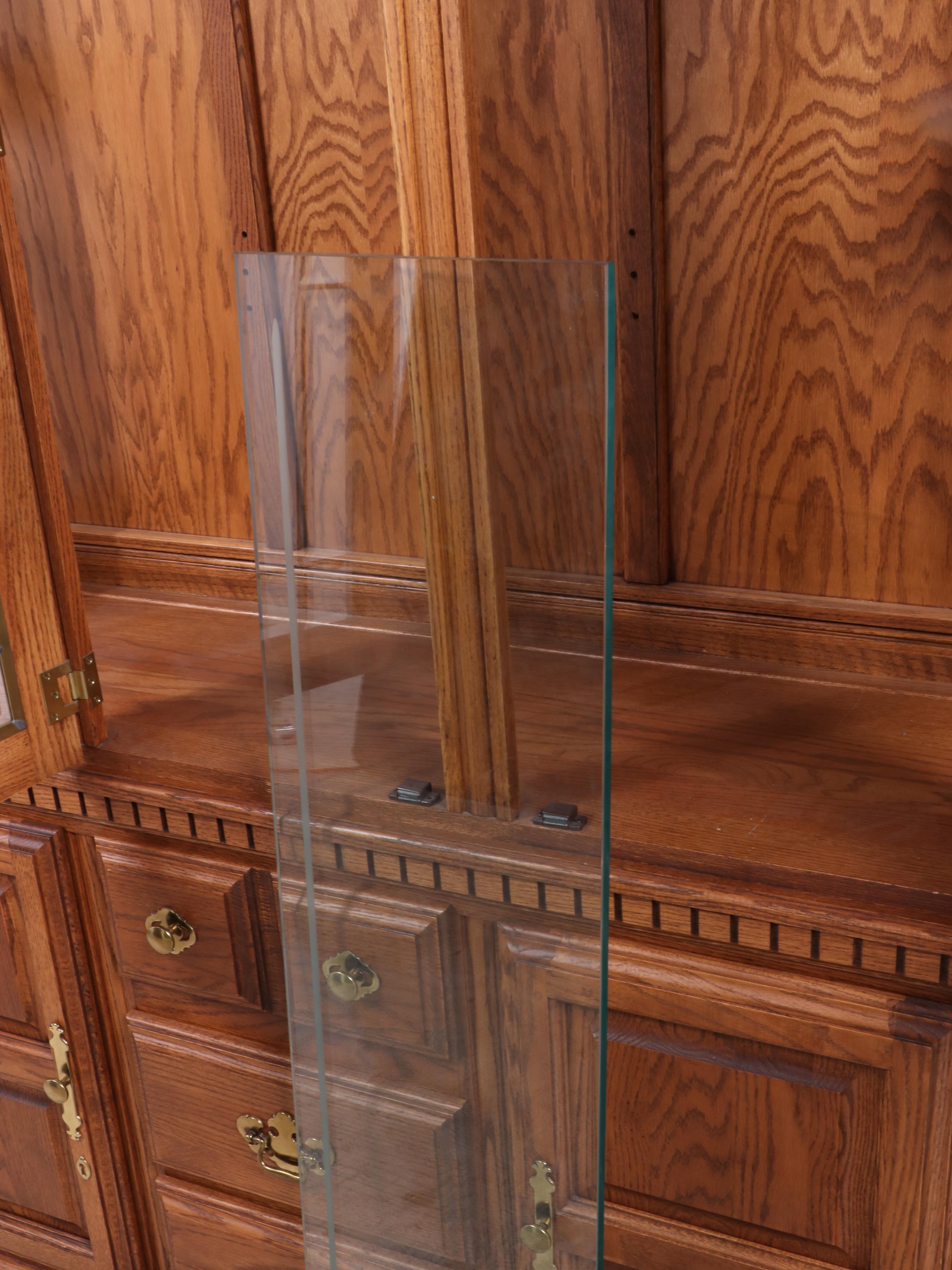 American Colonial Style Oak China Cabinet/Buffet