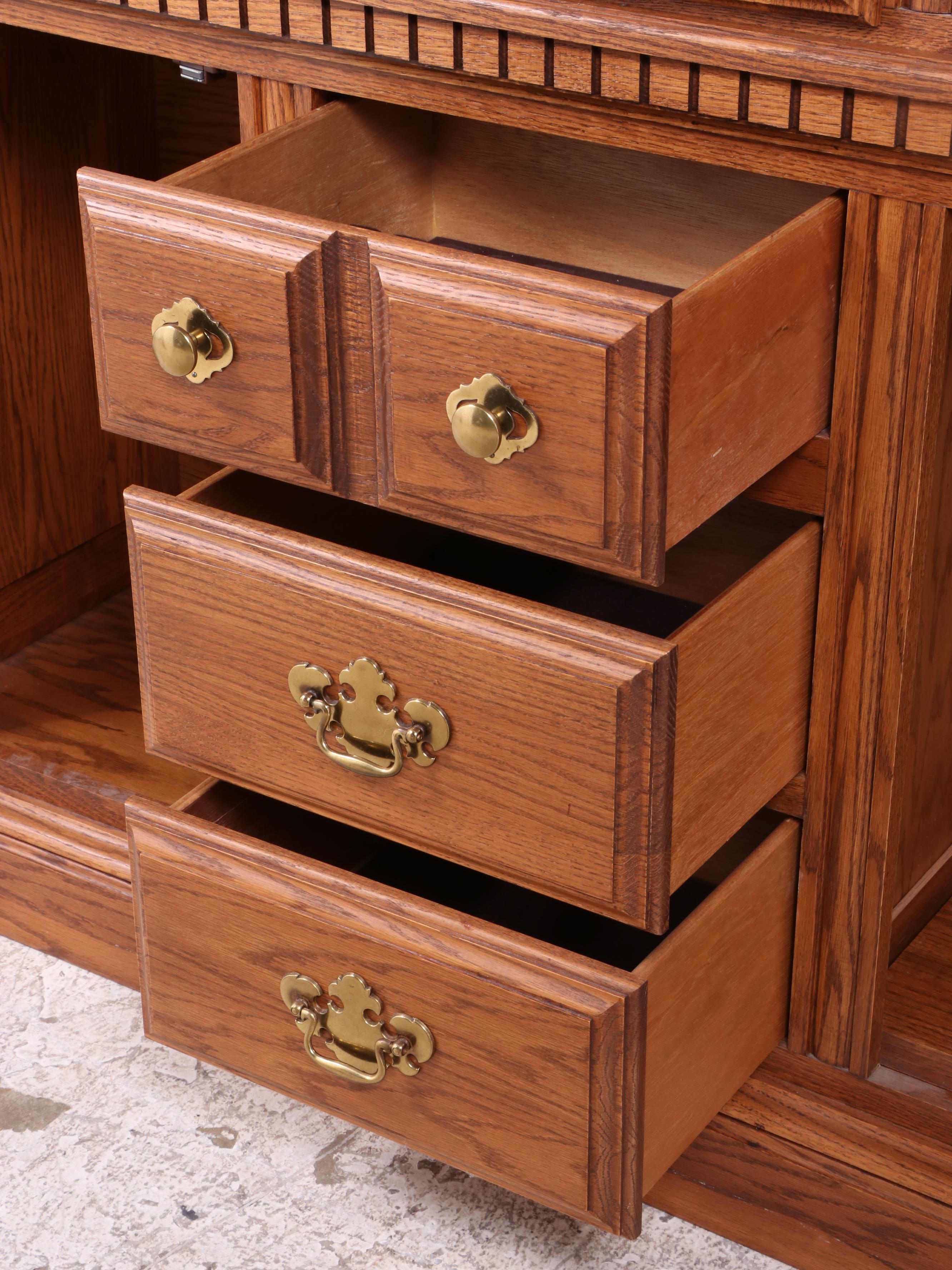 American Colonial Style Oak China Cabinet/Buffet