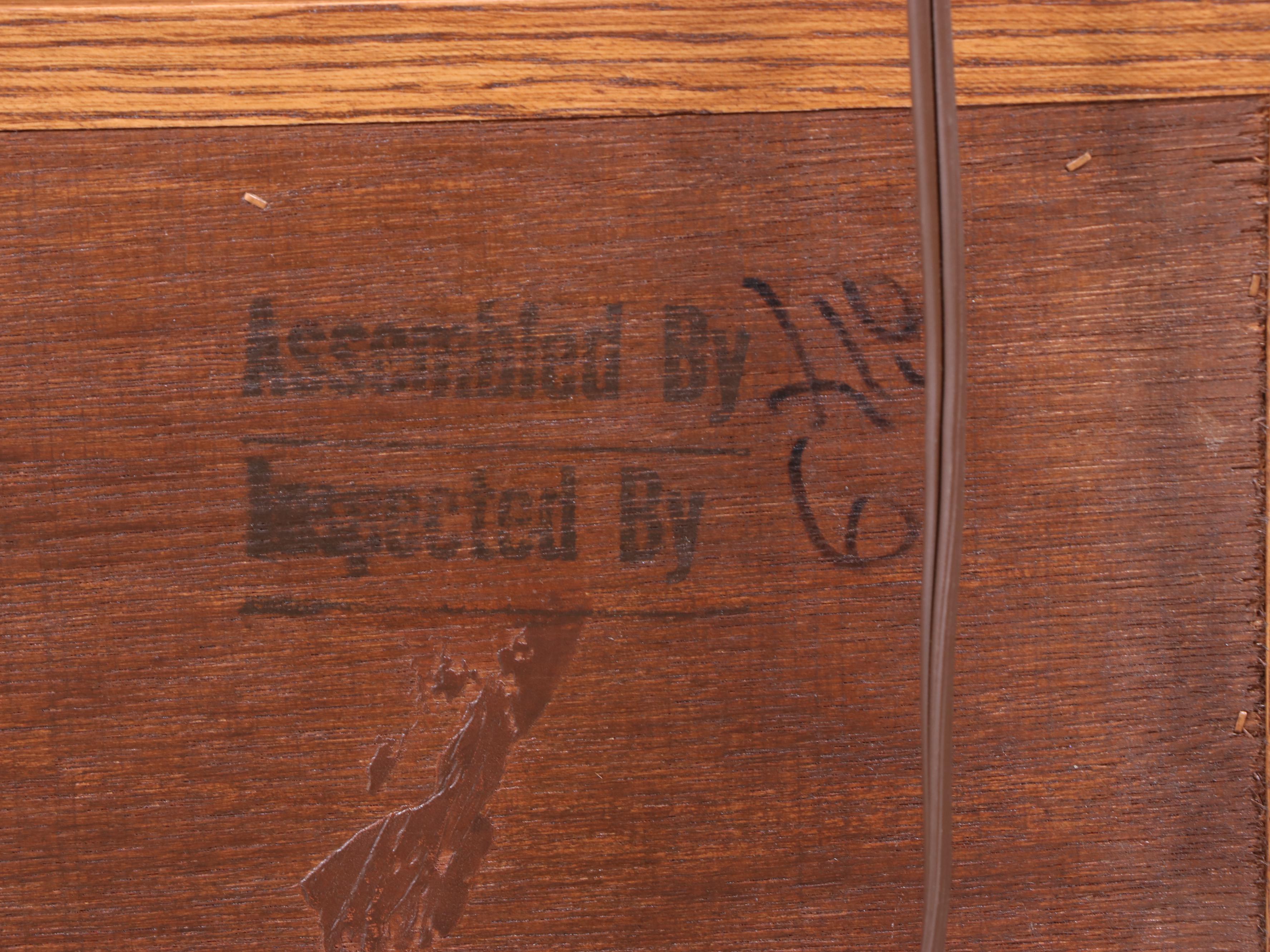 American Colonial Style Oak China Cabinet/Buffet