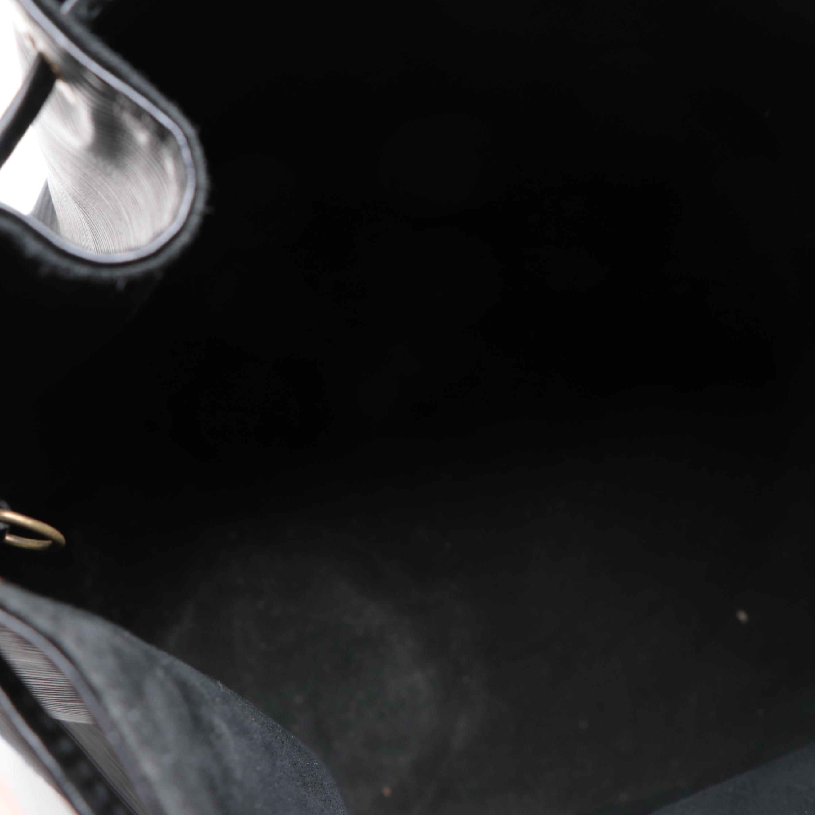 Louis Vuitton Noé Bucket Bag in Black Epi Leather