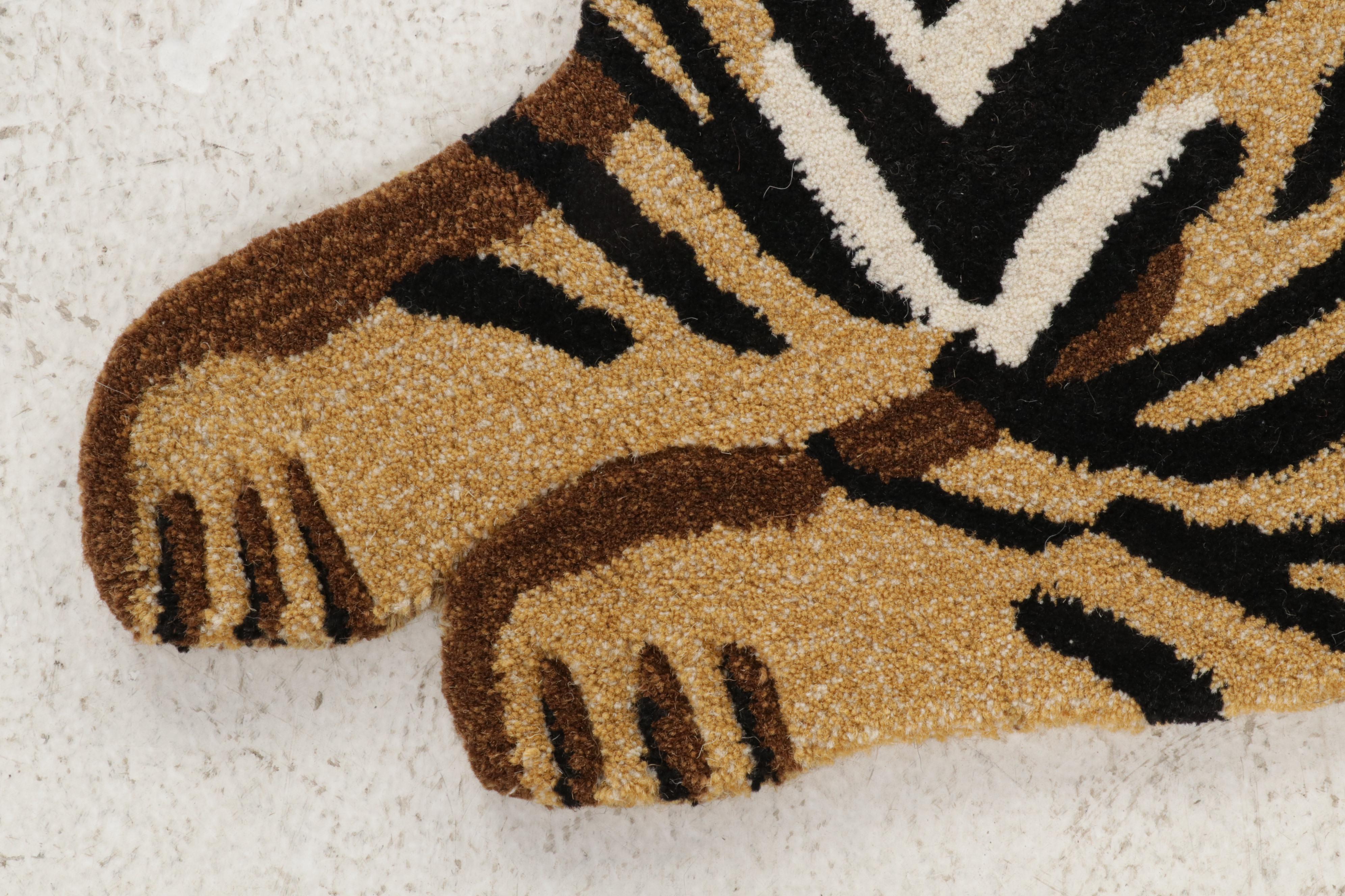 3' x 2' Hand-Tufted Tiger Form Accent Rug