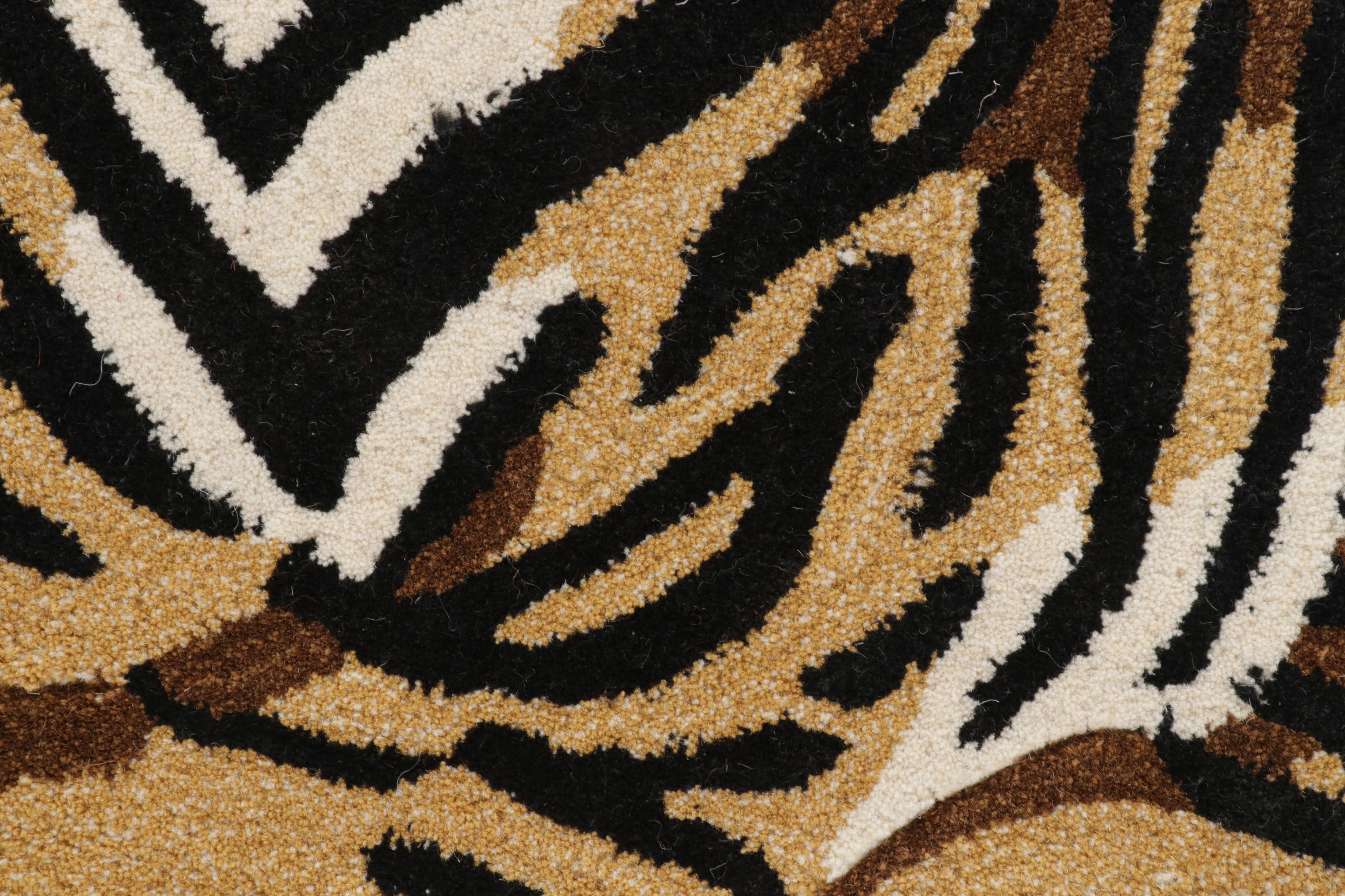 3' x 2' Hand-Tufted Tiger Form Accent Rug