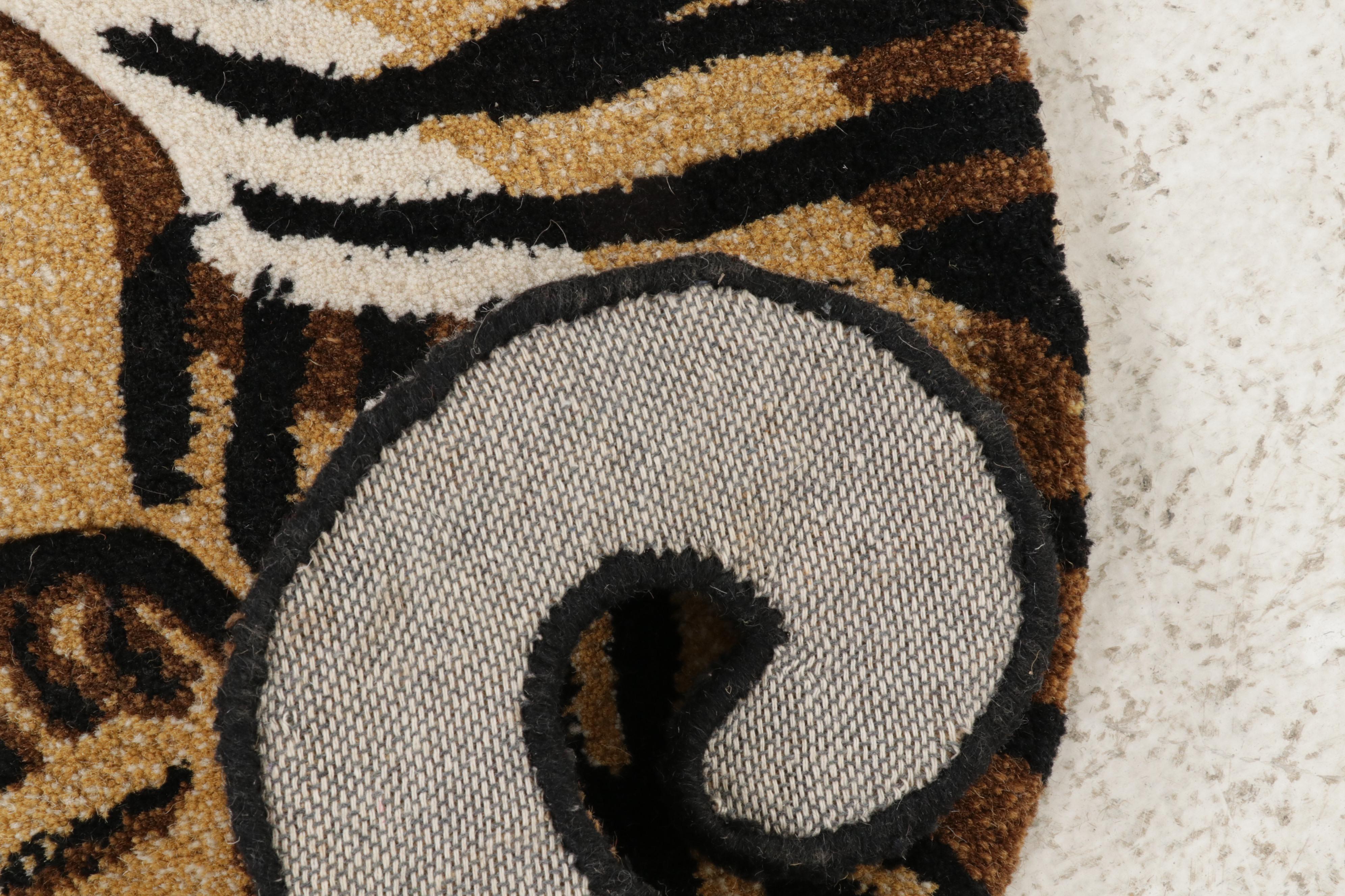 3' x 2' Hand-Tufted Tiger Form Accent Rug
