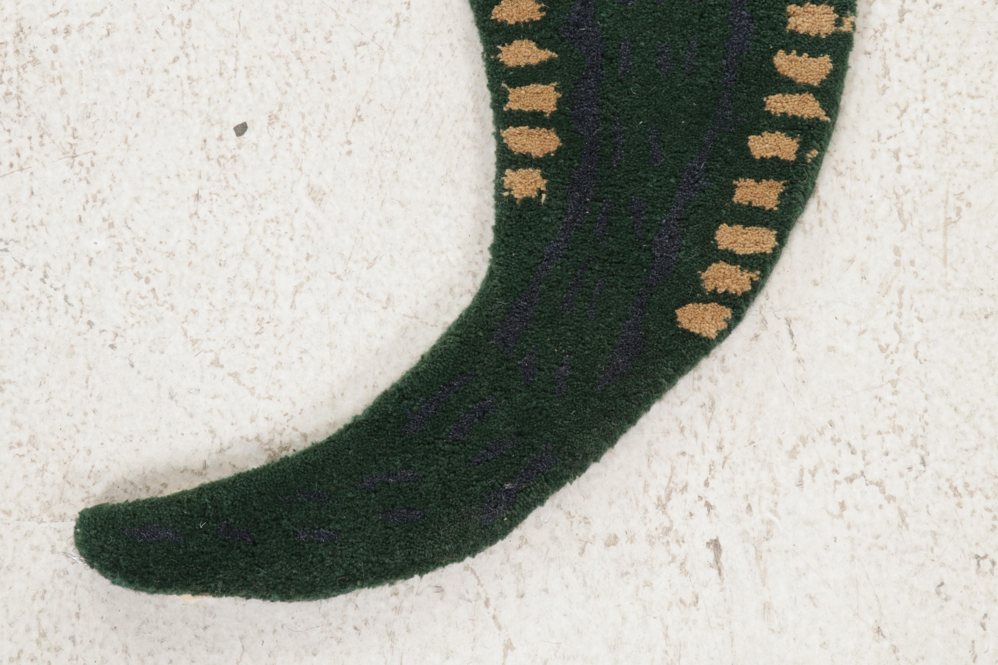 2'11 x 4' Hand-Tufted Crocodile Form Accent Rug