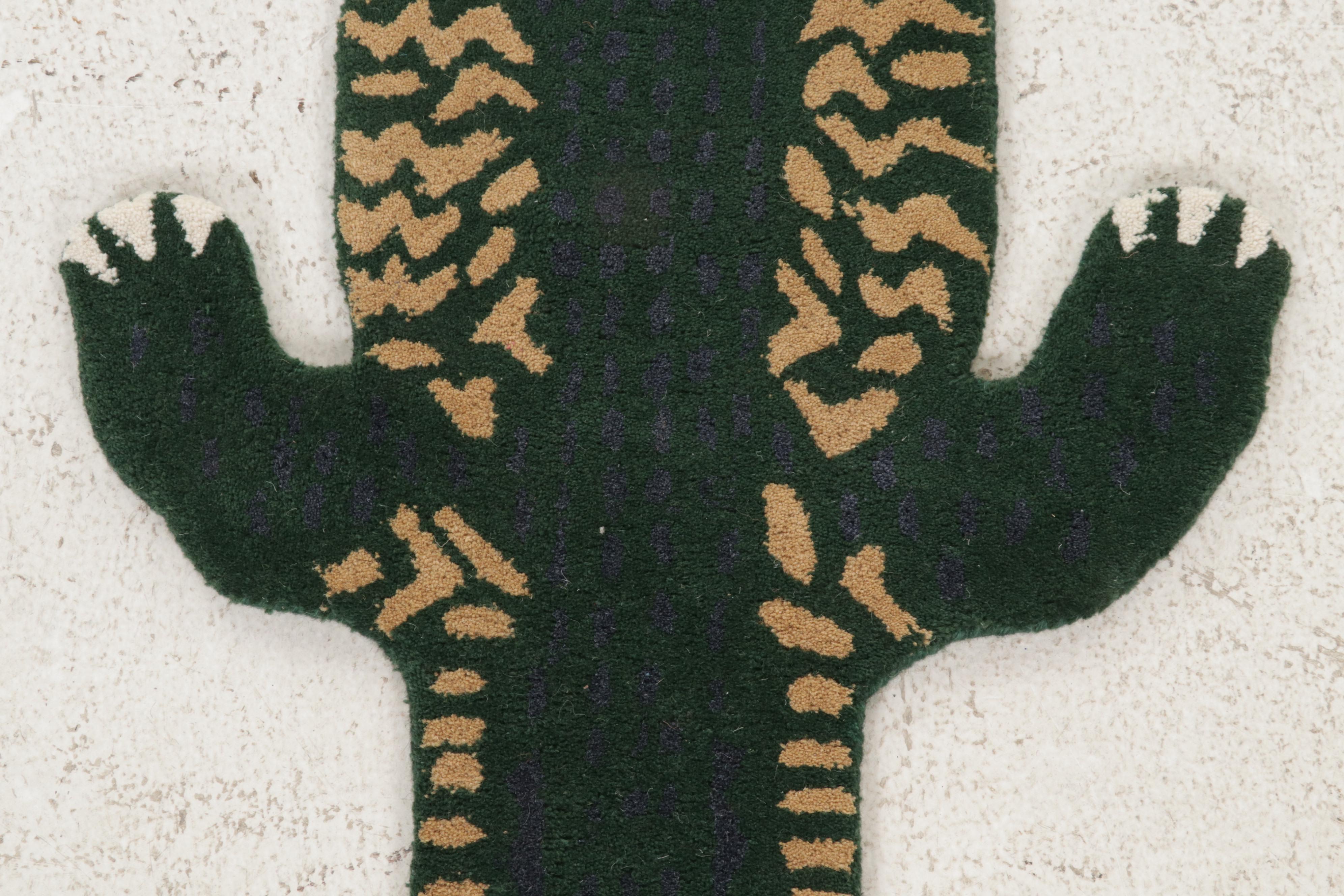 2'11 x 4' Hand-Tufted Crocodile Form Accent Rug