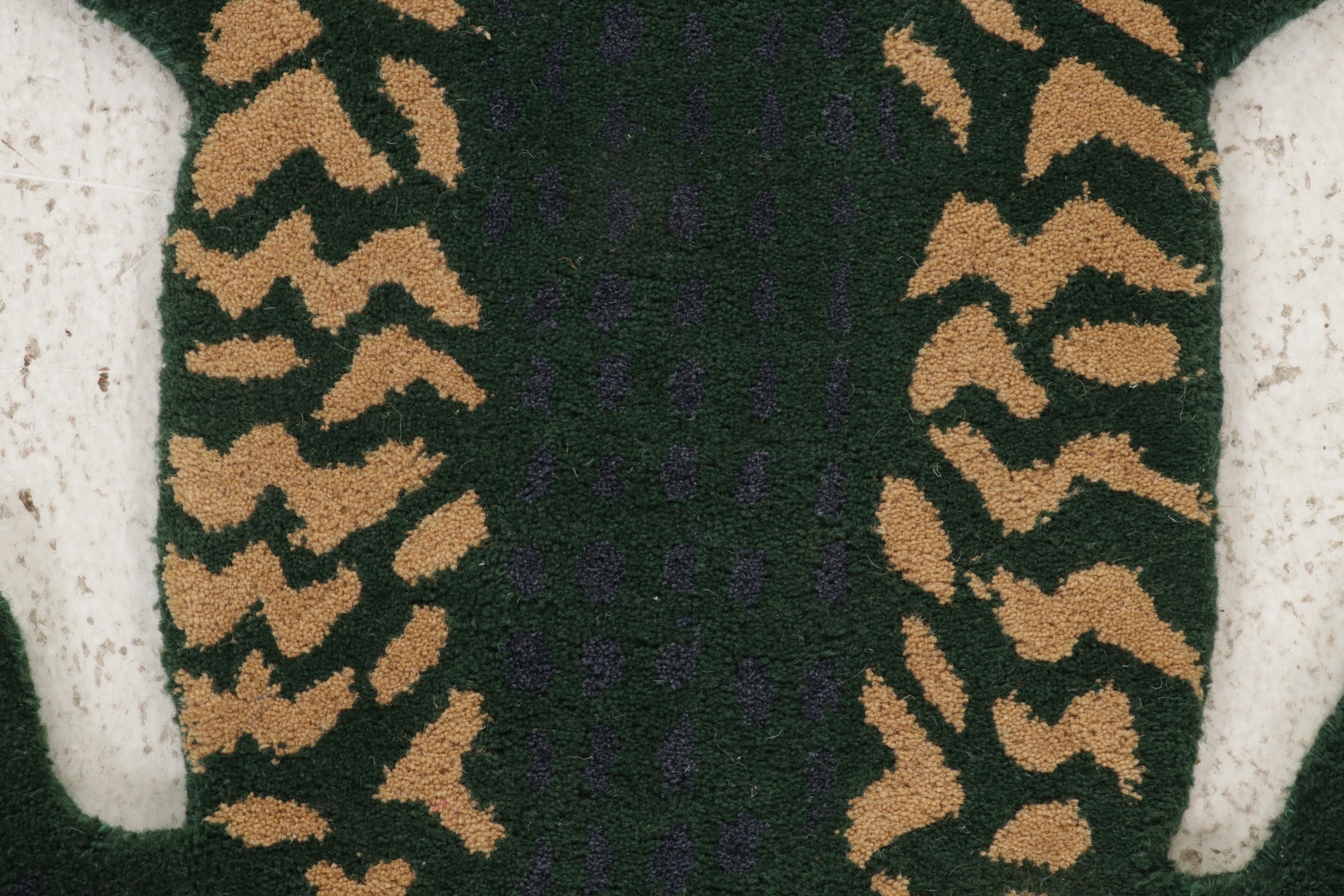 2'11 x 4' Hand-Tufted Crocodile Form Accent Rug