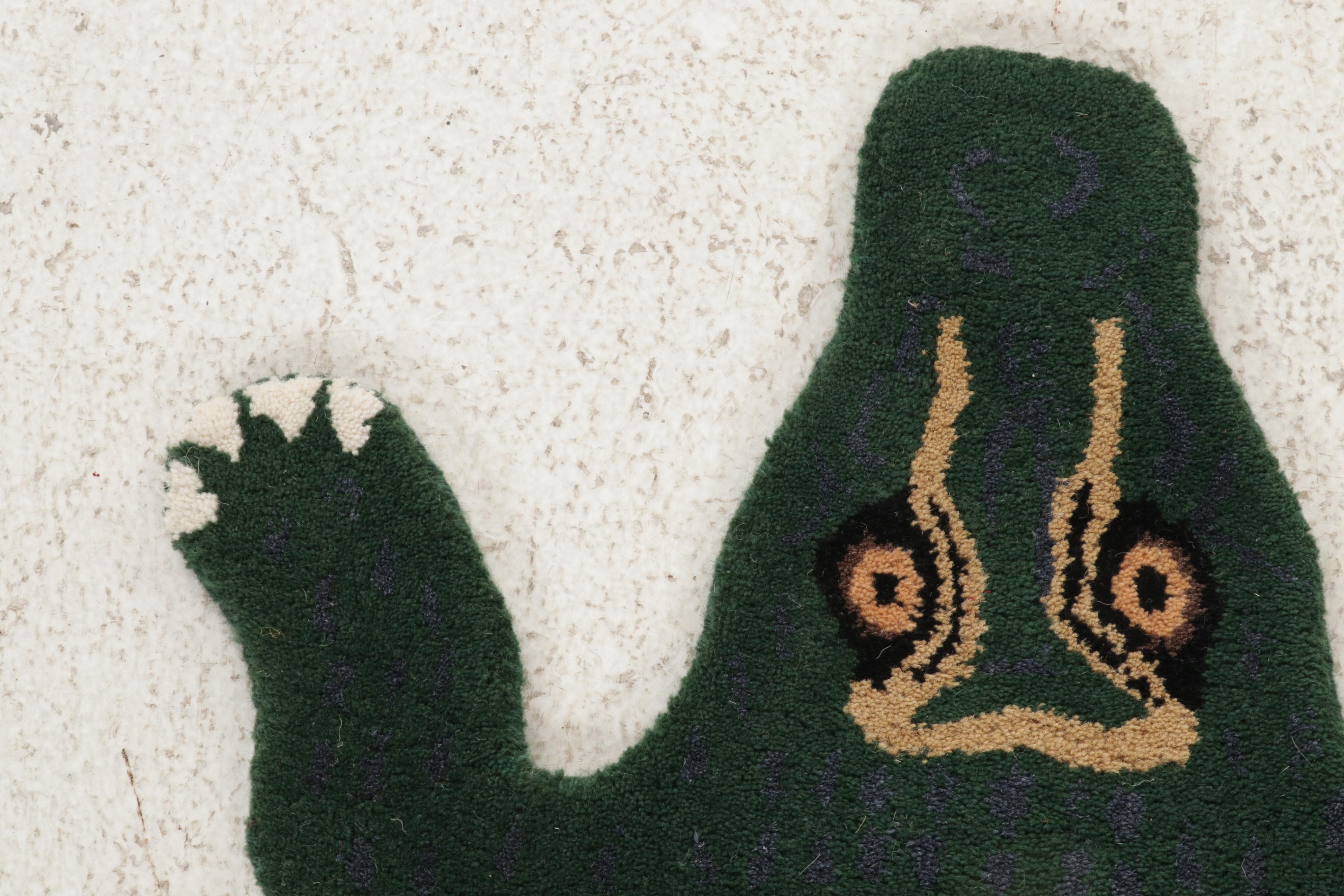 2'11 x 4' Hand-Tufted Crocodile Form Accent Rug