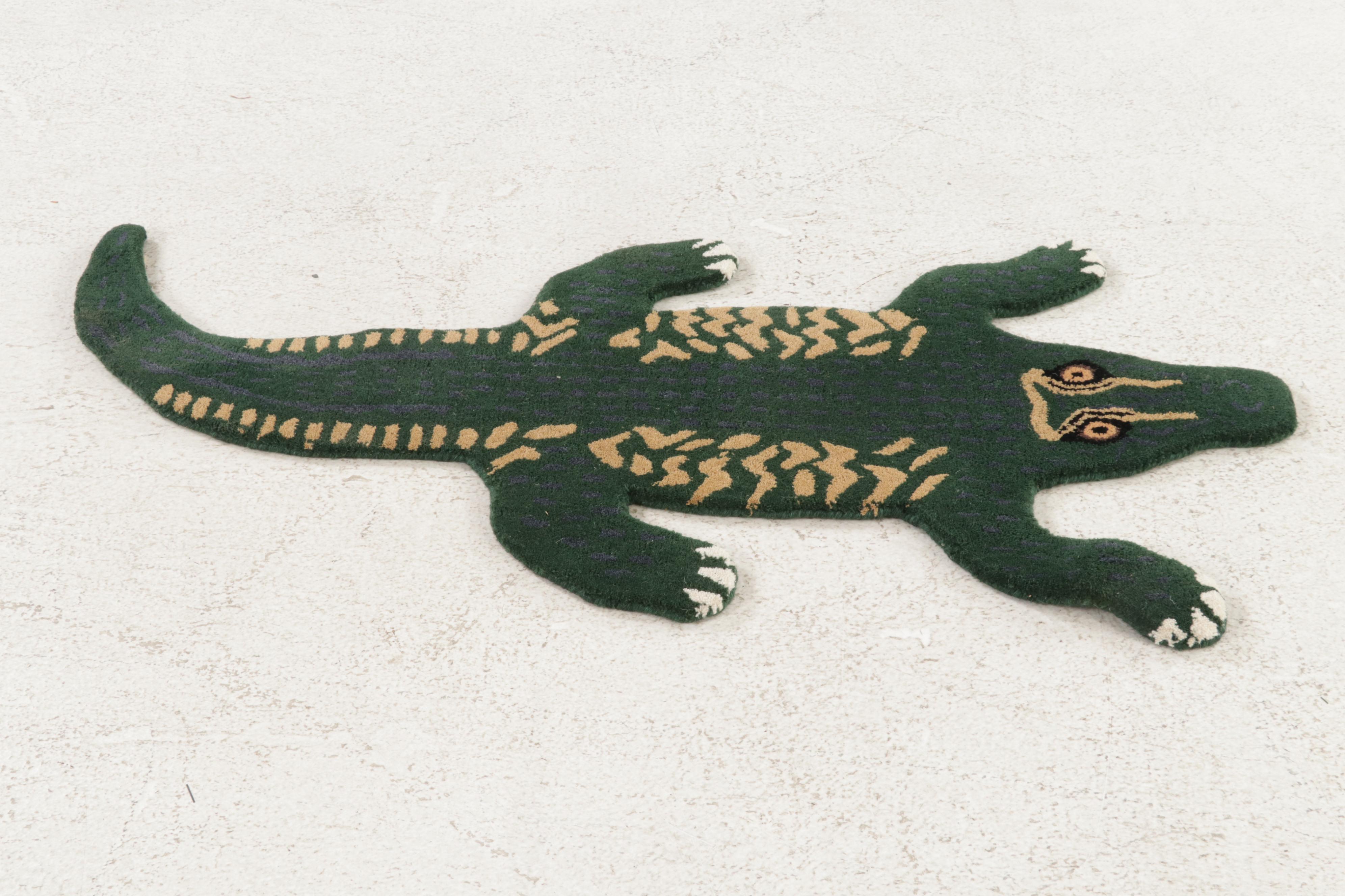 2'11 x 4' Hand-Tufted Crocodile Form Accent Rug