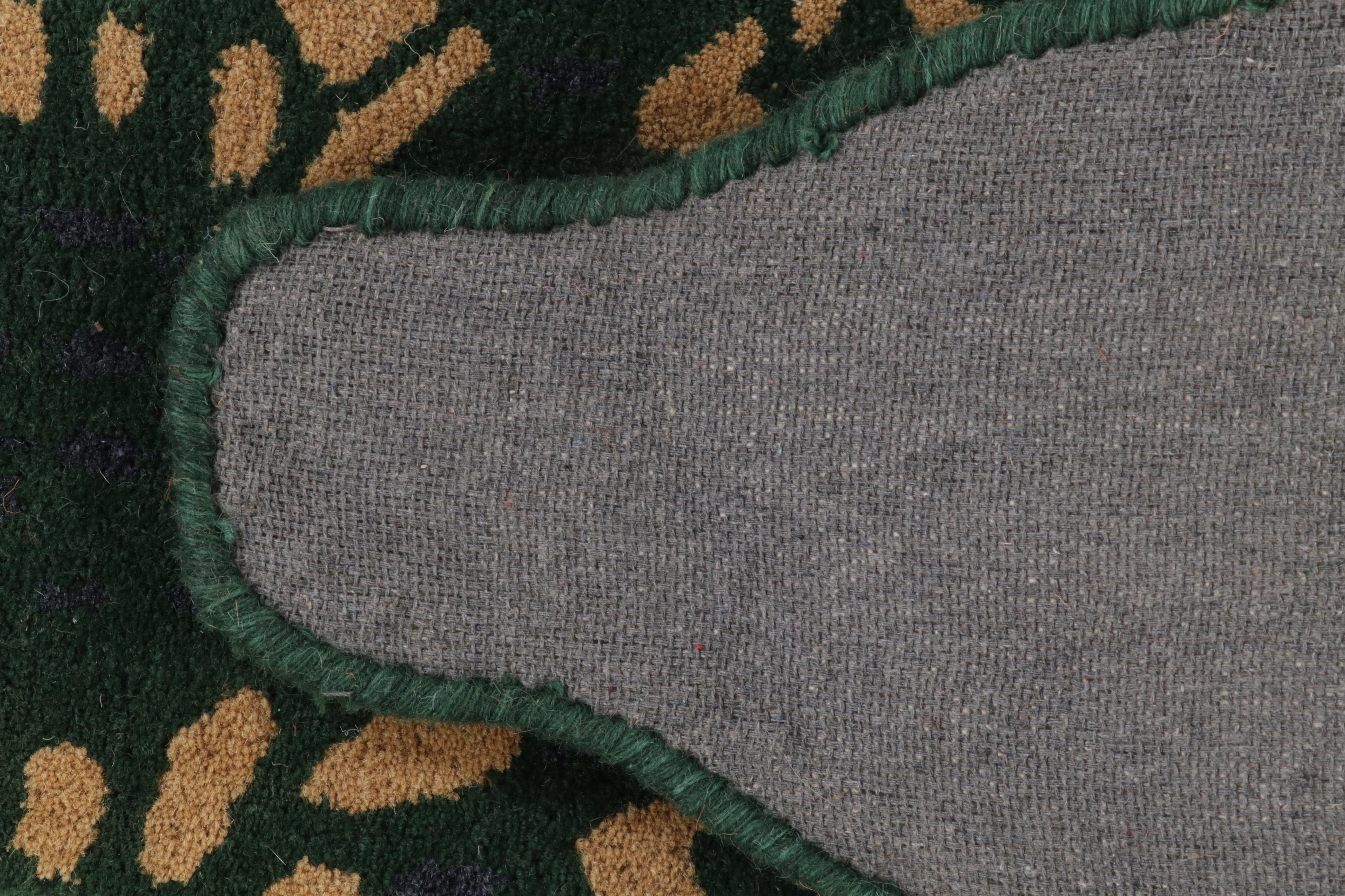 2'11 x 4' Hand-Tufted Crocodile Form Accent Rug