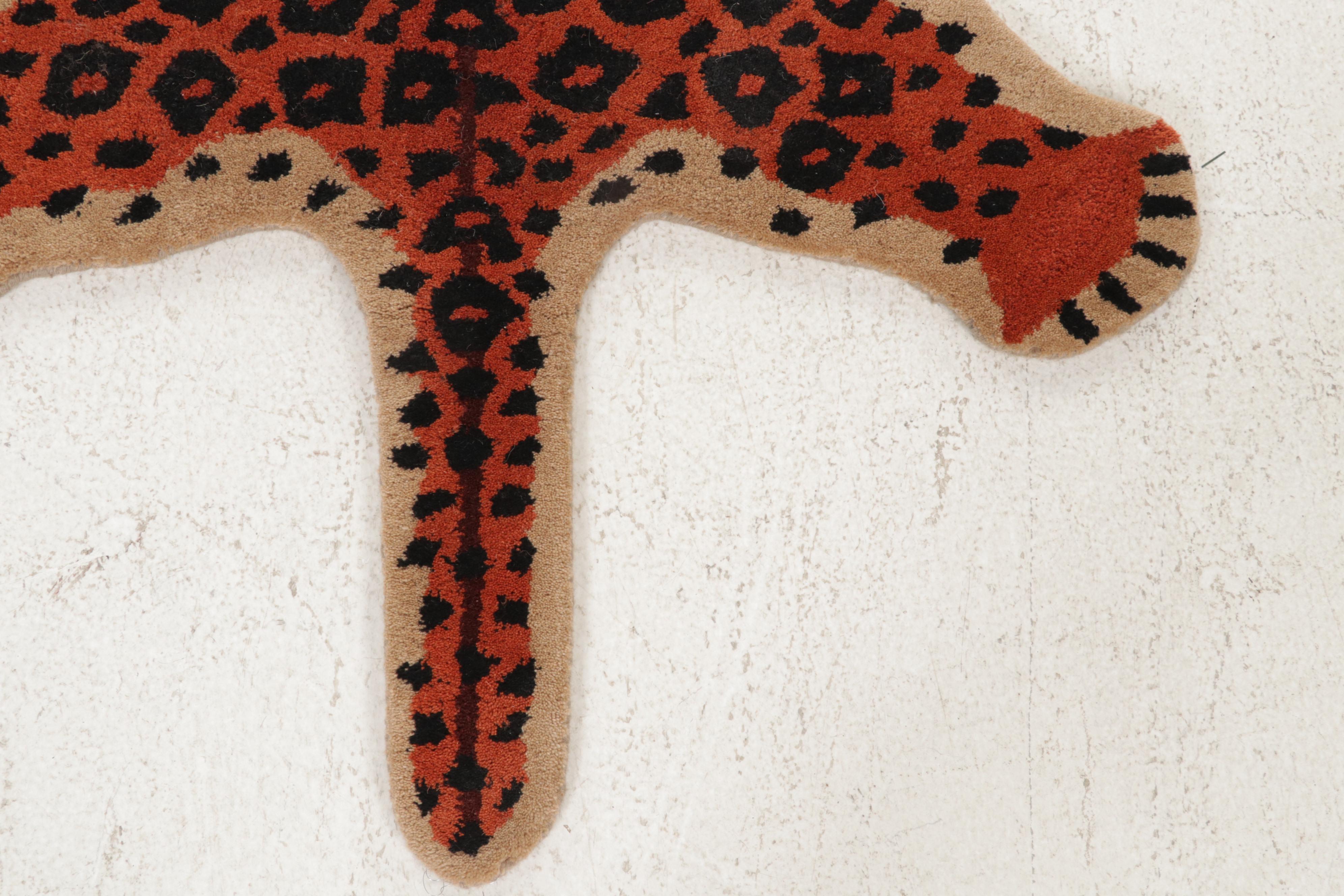 3' x 5' Hand-Tufted Leopard Form Area Rug