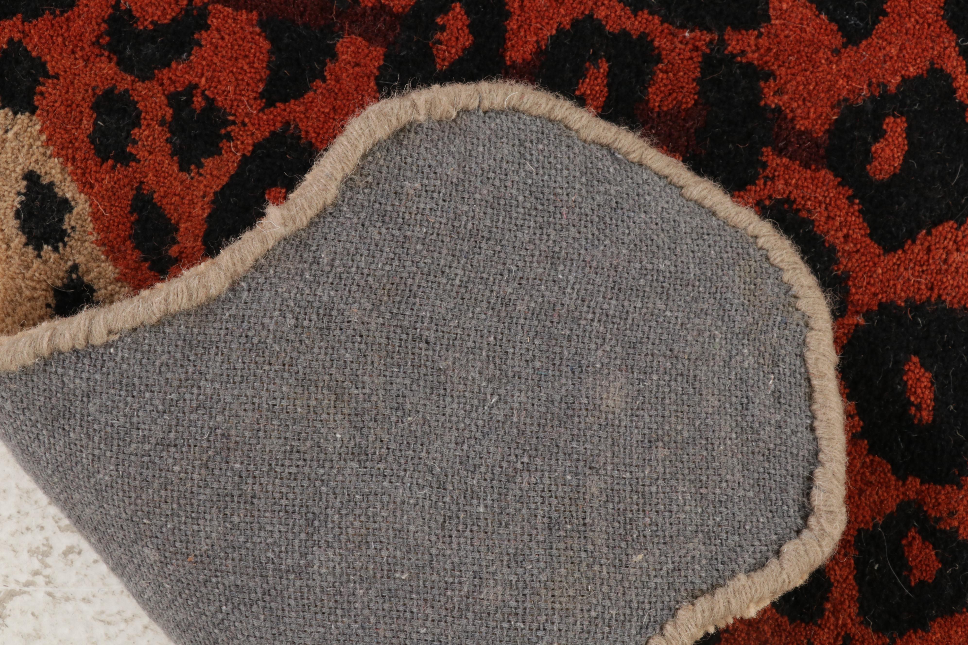 3' x 5' Hand-Tufted Leopard Form Area Rug