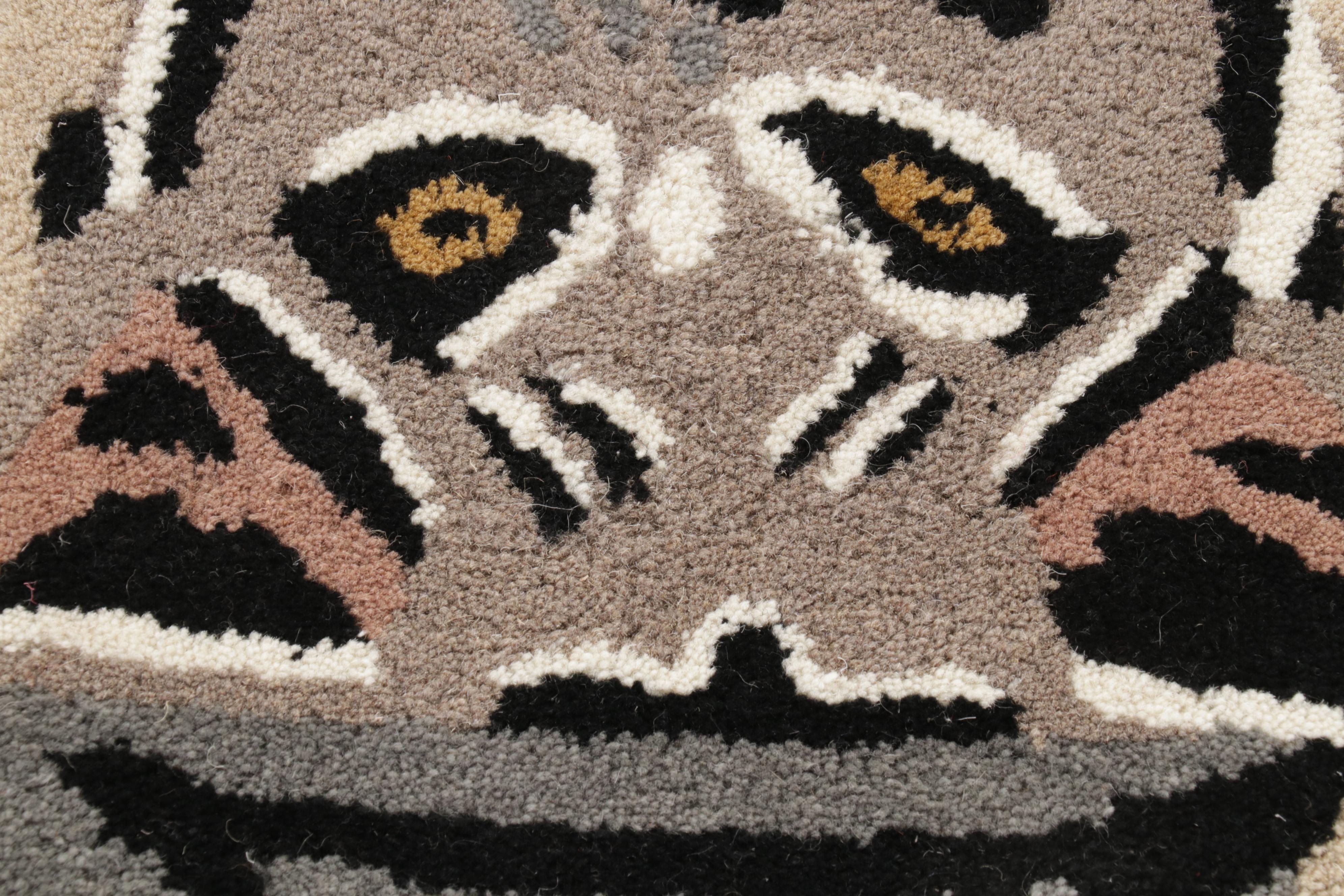 2'10 x 4'11 Hand-Tufted White Tiger Form Accent Rug