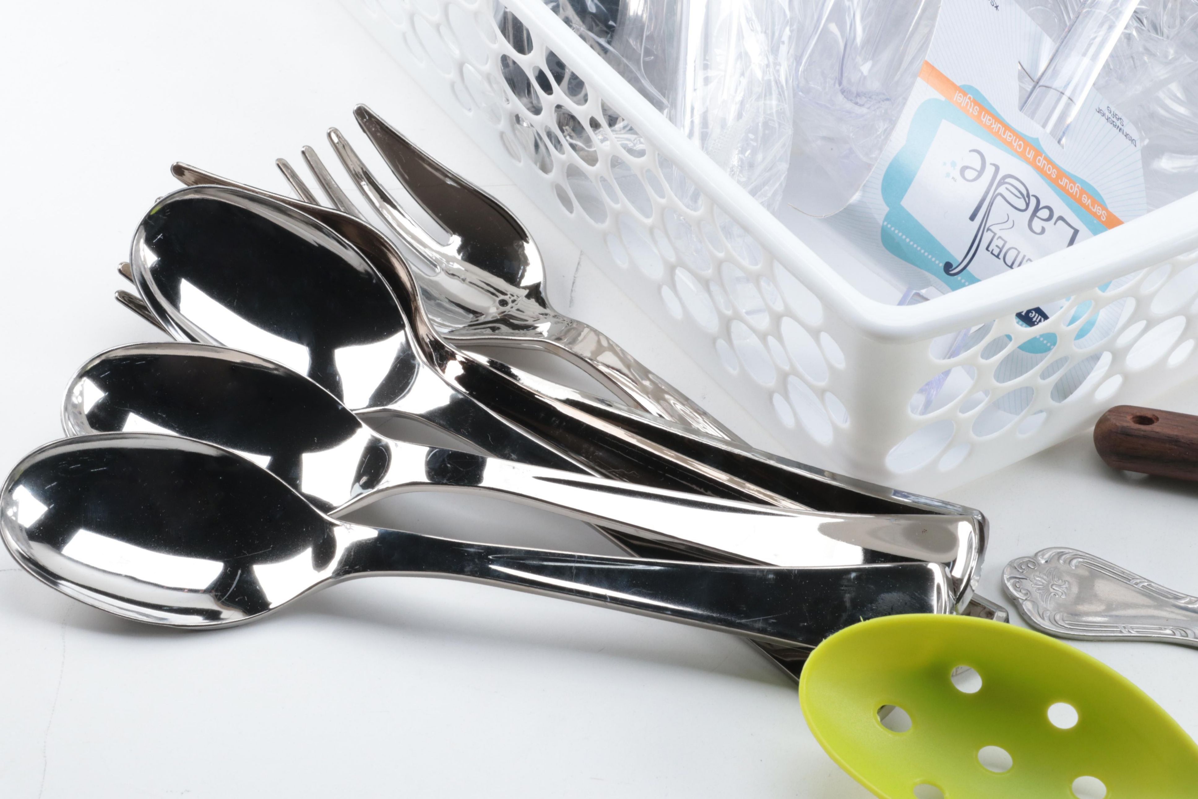 Black and Decker Blender, Travel Themed Trays, Plastic Flatware and More