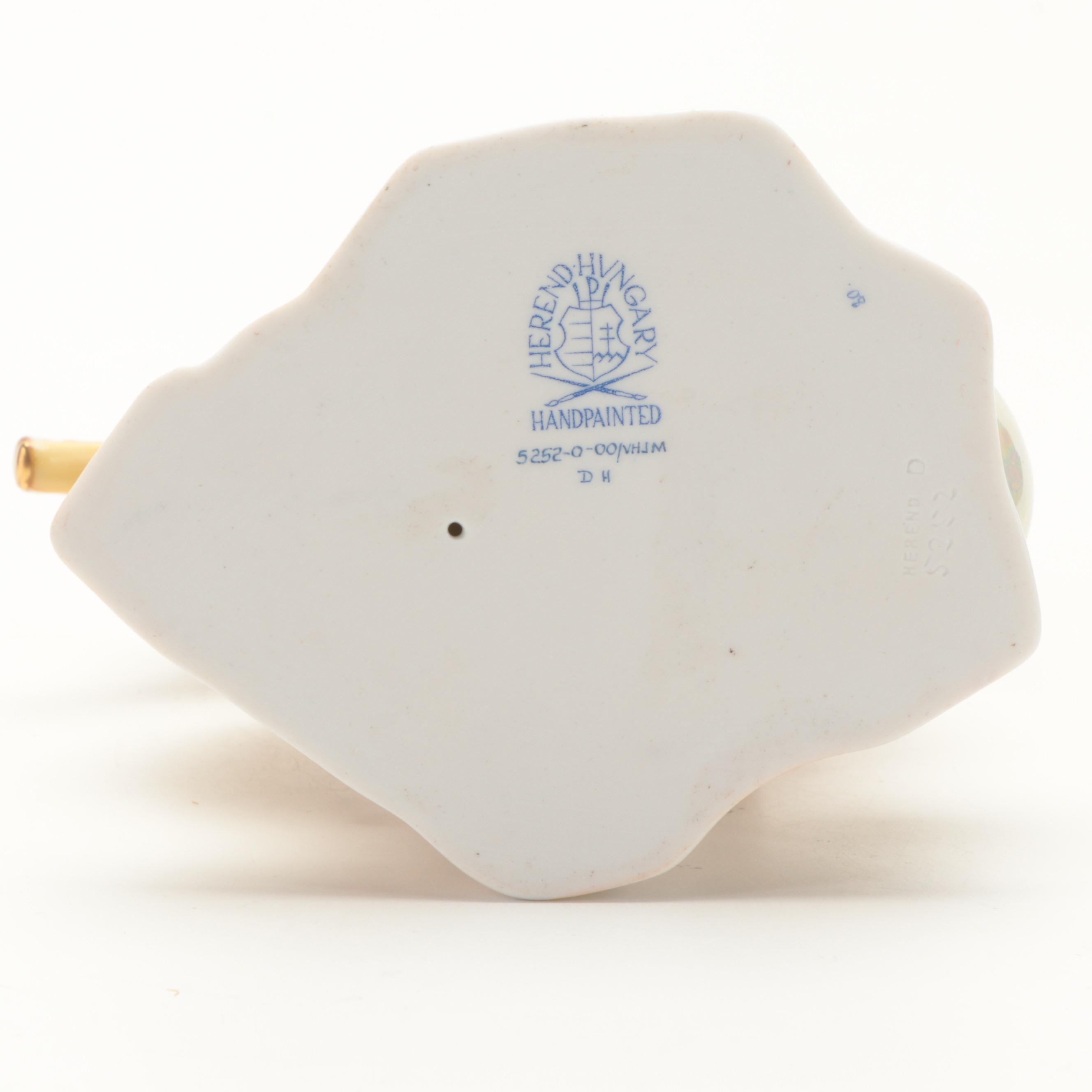 Herend Butterscotch Fishnet with Gold "Pair of Seahorses" Porcelain Figurine